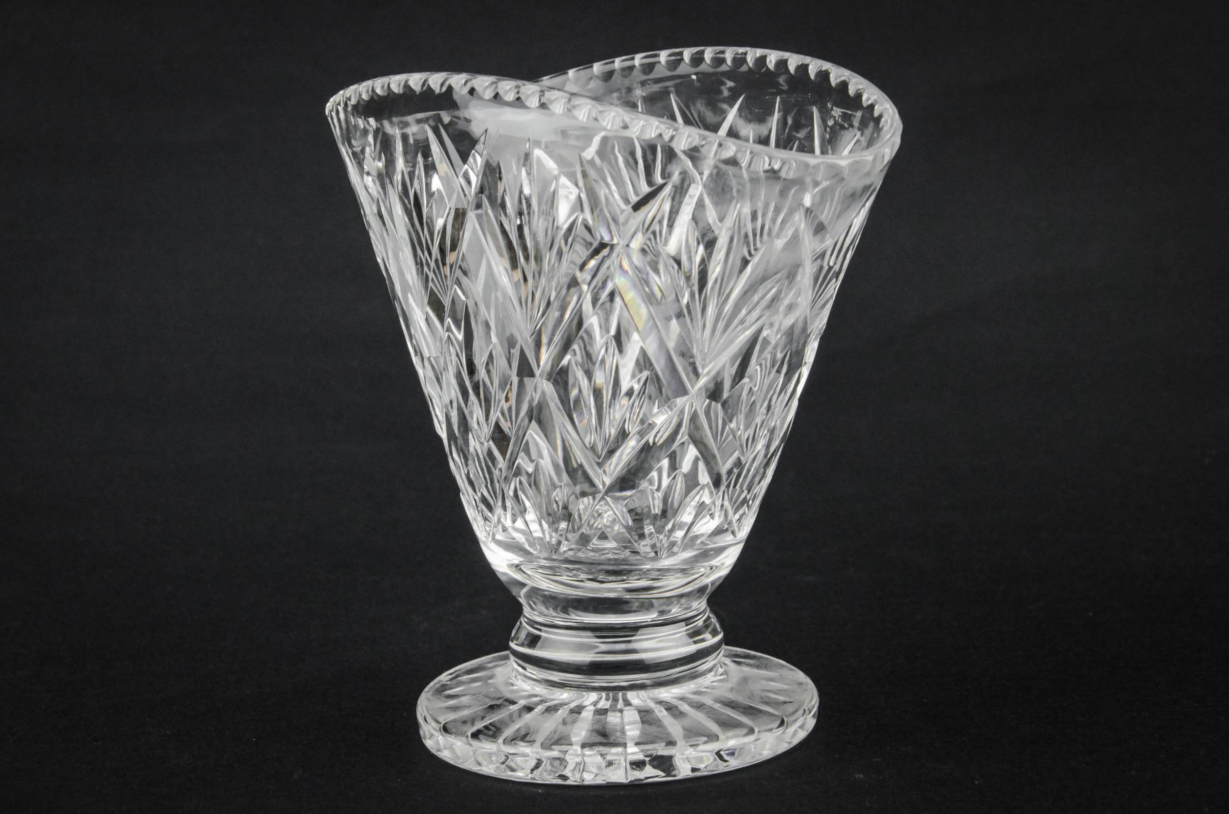 Charming Vintage Crosshatch — Cut glass vase 3