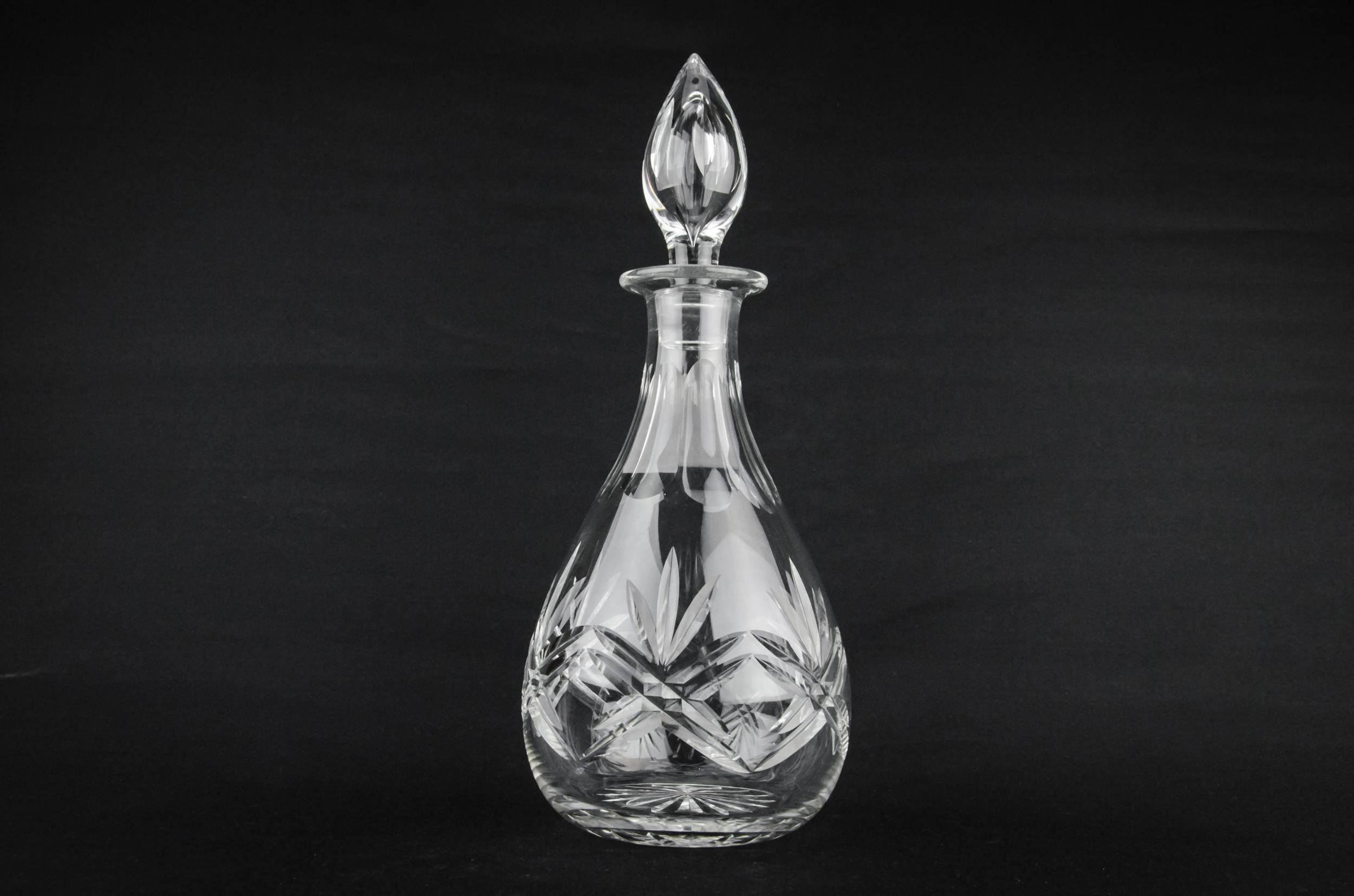 Vintage Retro DECANTER — Wine cut glass decanter