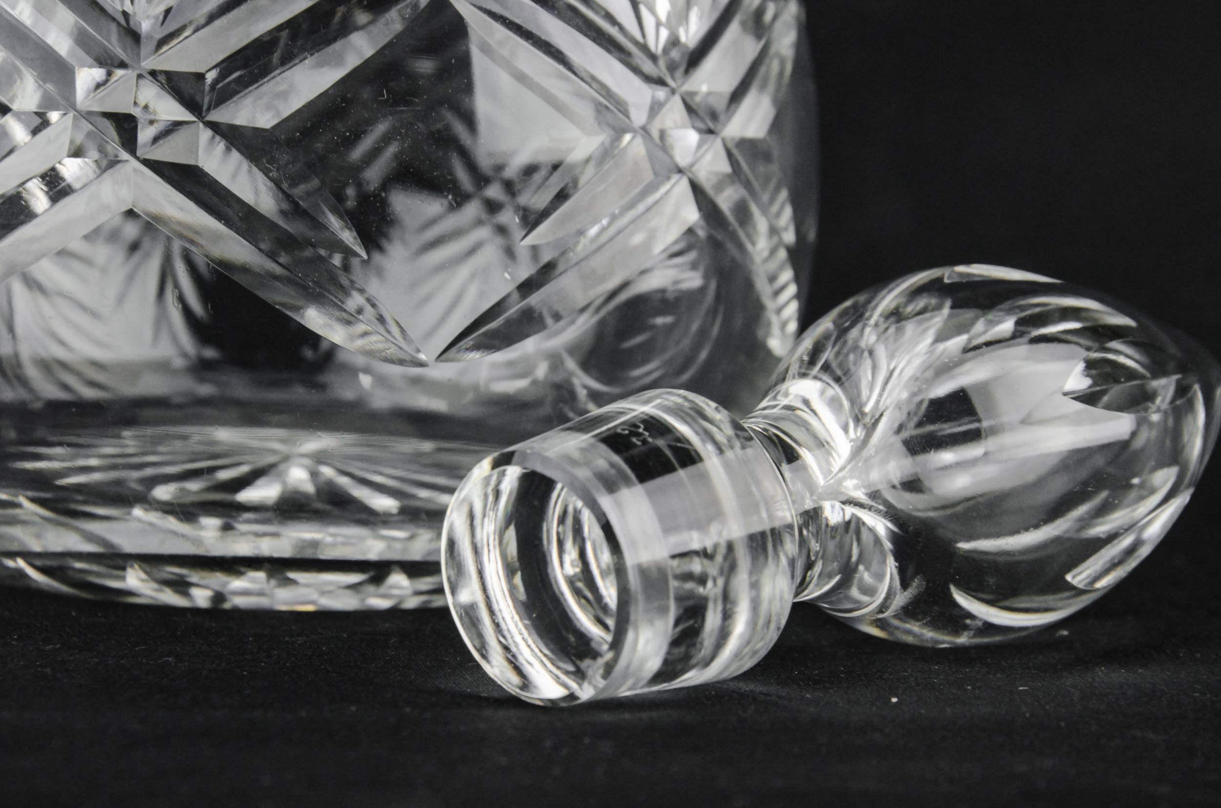 Vintage Retro DECANTER — Wine cut glass decanter 1
