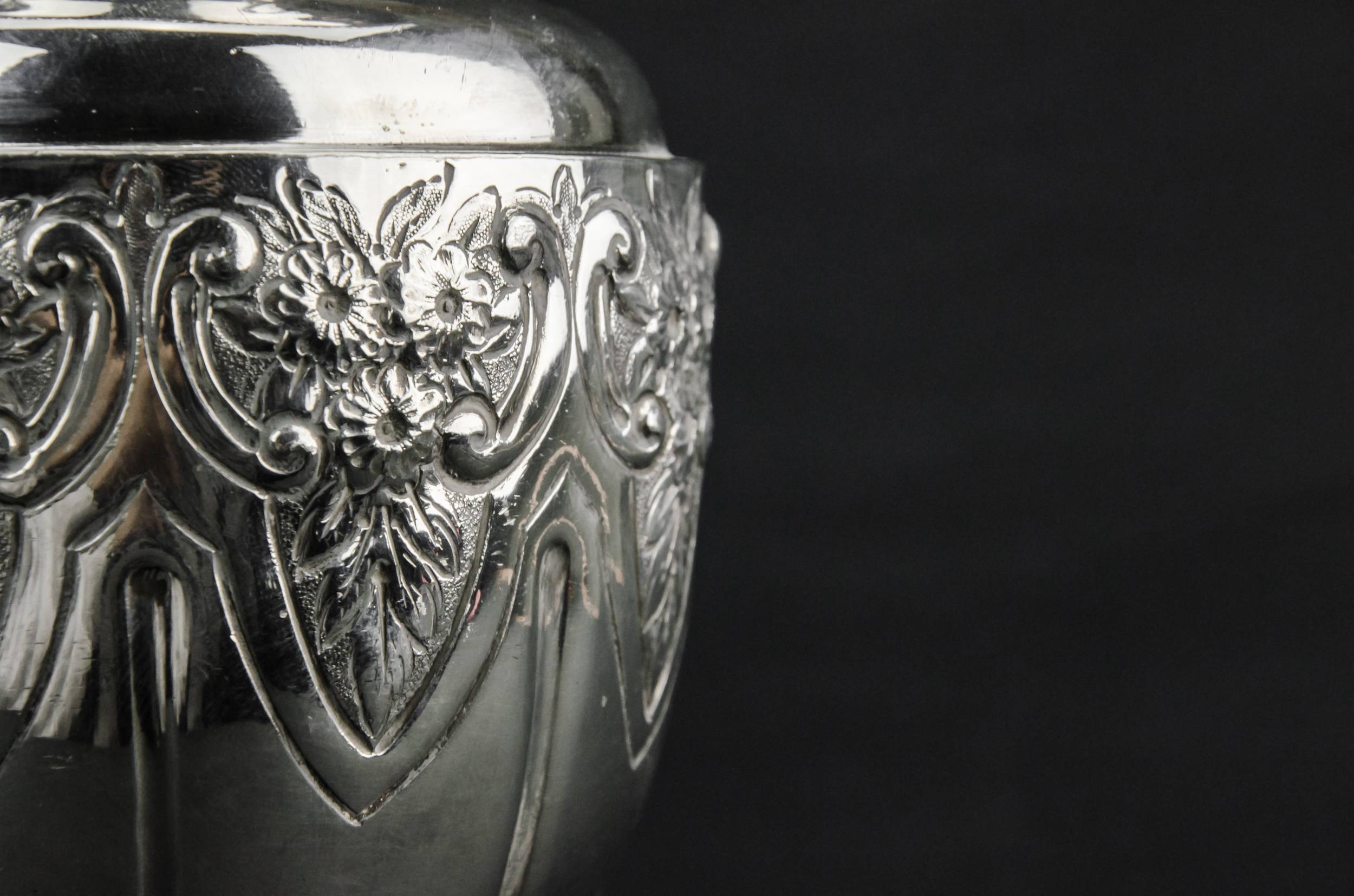 Charming Silver Plated — Silver plated metal water jug 4