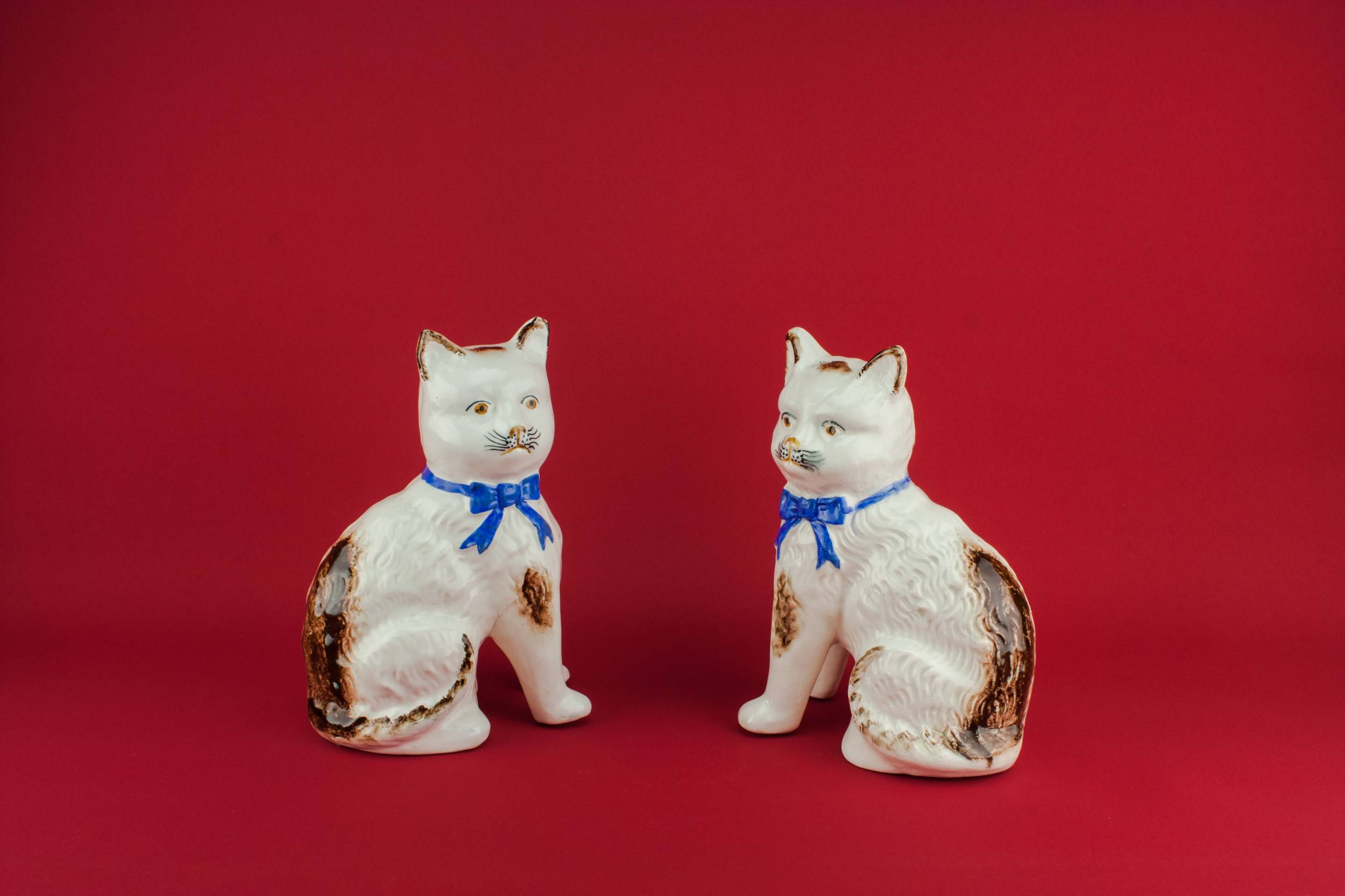 Cat Fugures Mantle — 2 ceramic cat figures