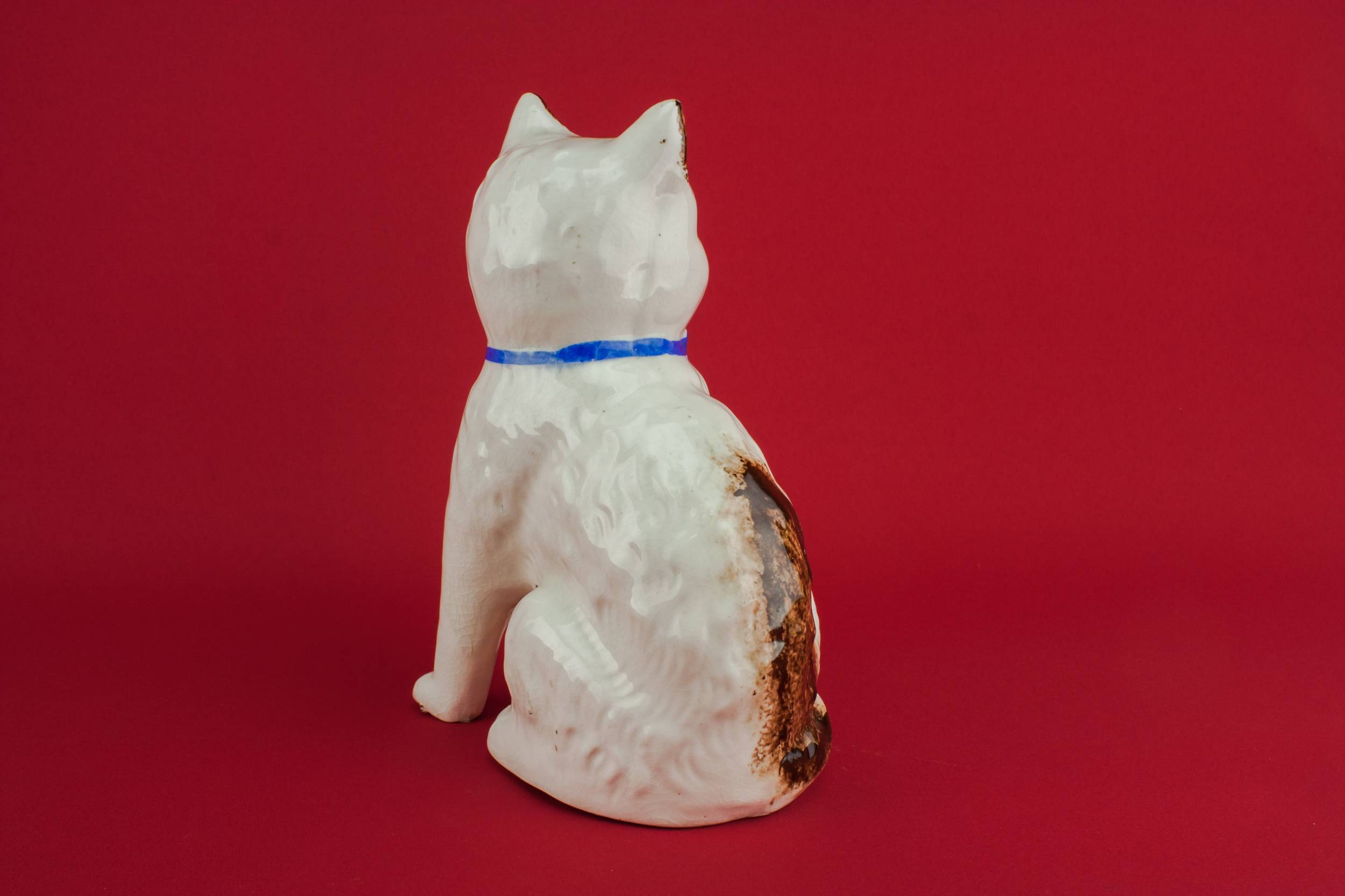 Cat Fugures Mantle — 2 ceramic cat figures 3