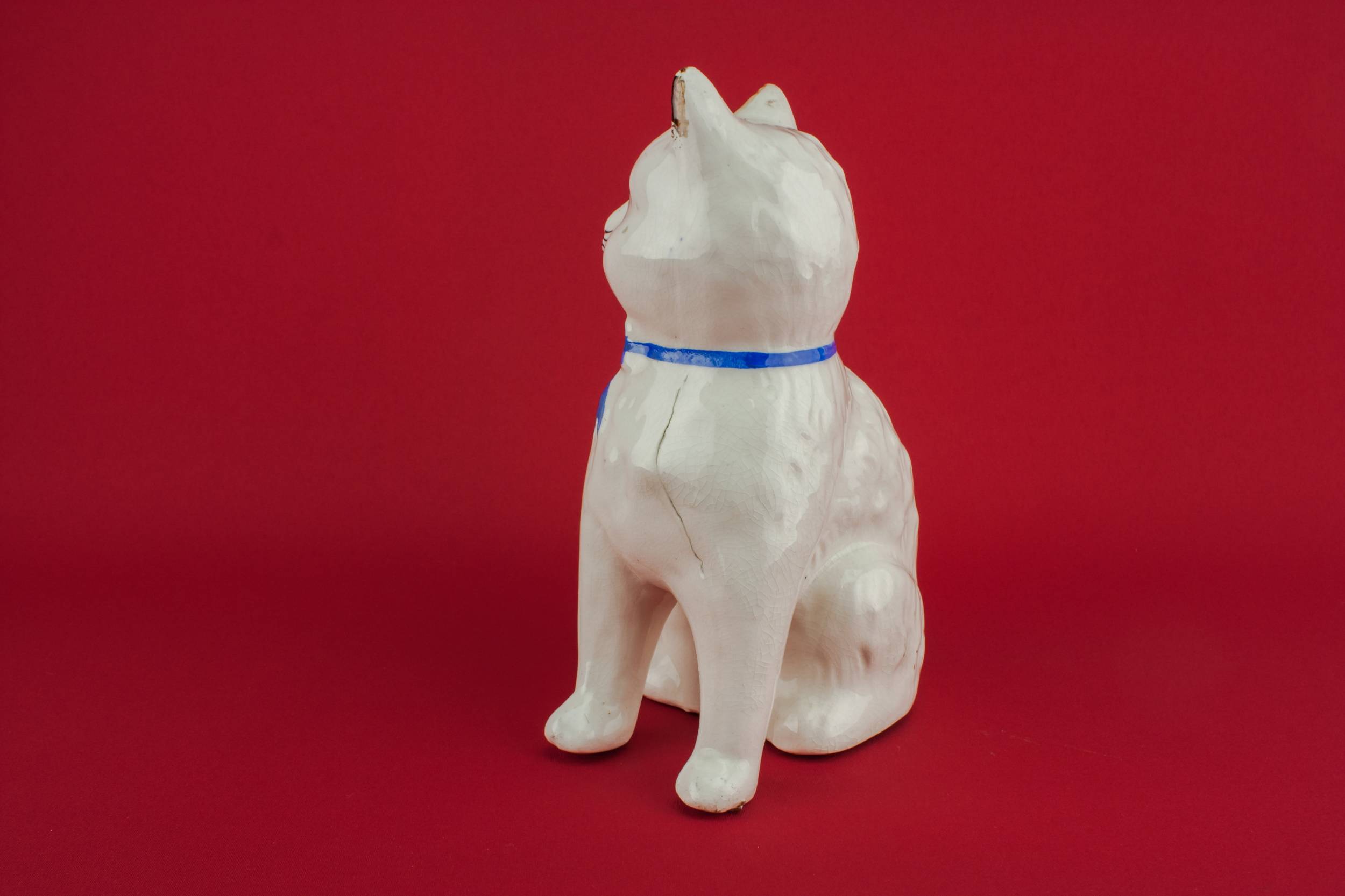 Cat Fugures Mantle — 2 ceramic cat figures 4