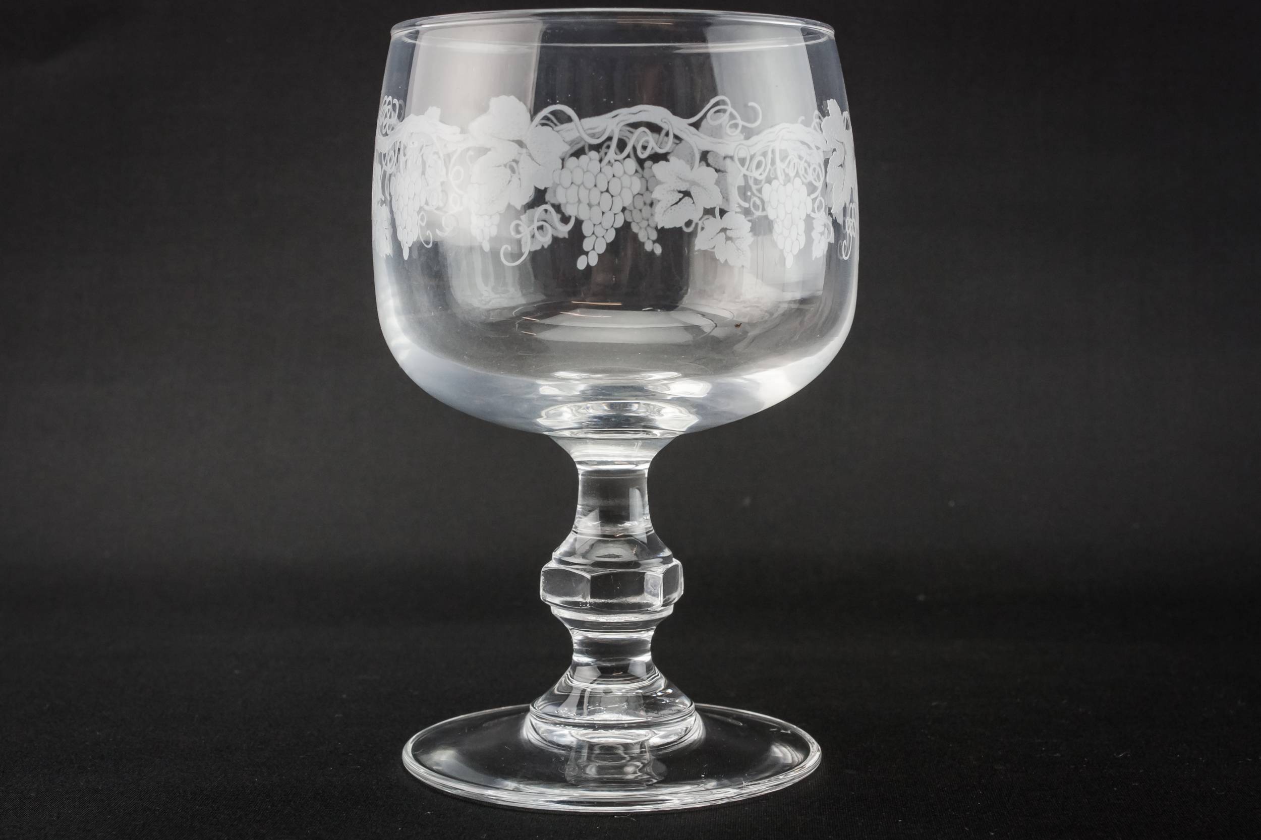 Crystal Moulded Grapes — 9 etched wine glasses 2