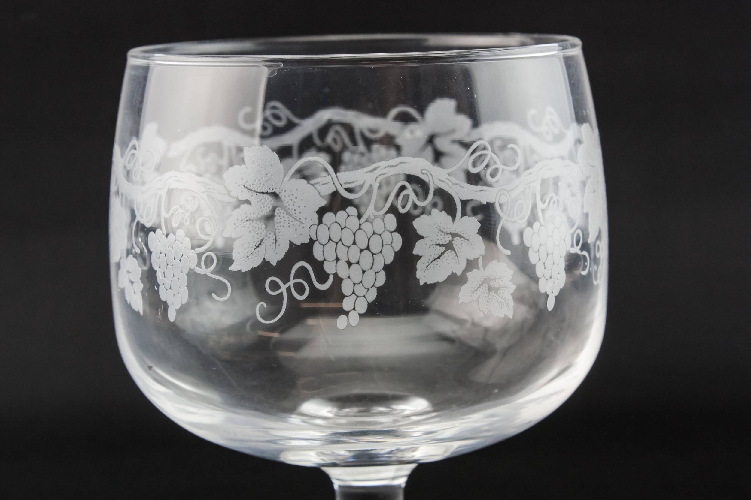Crystal Moulded Grapes — 9 etched wine glasses 1
