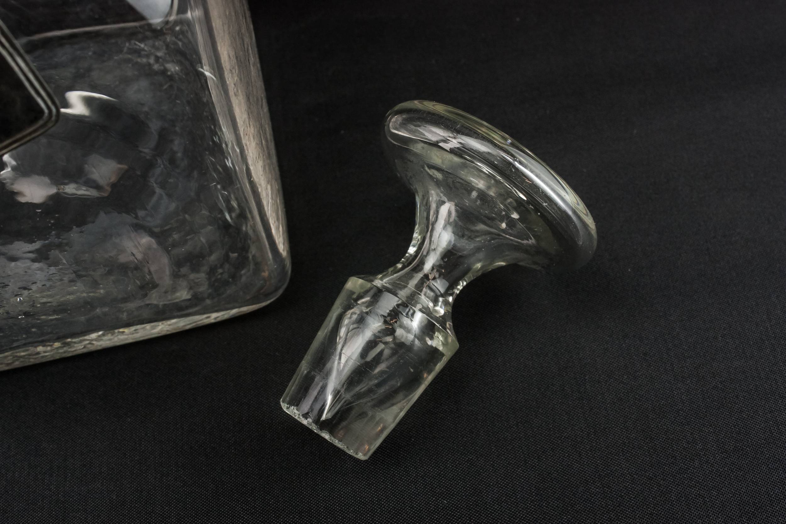 Blown Glass Vintage — Blown glass square decanter 3