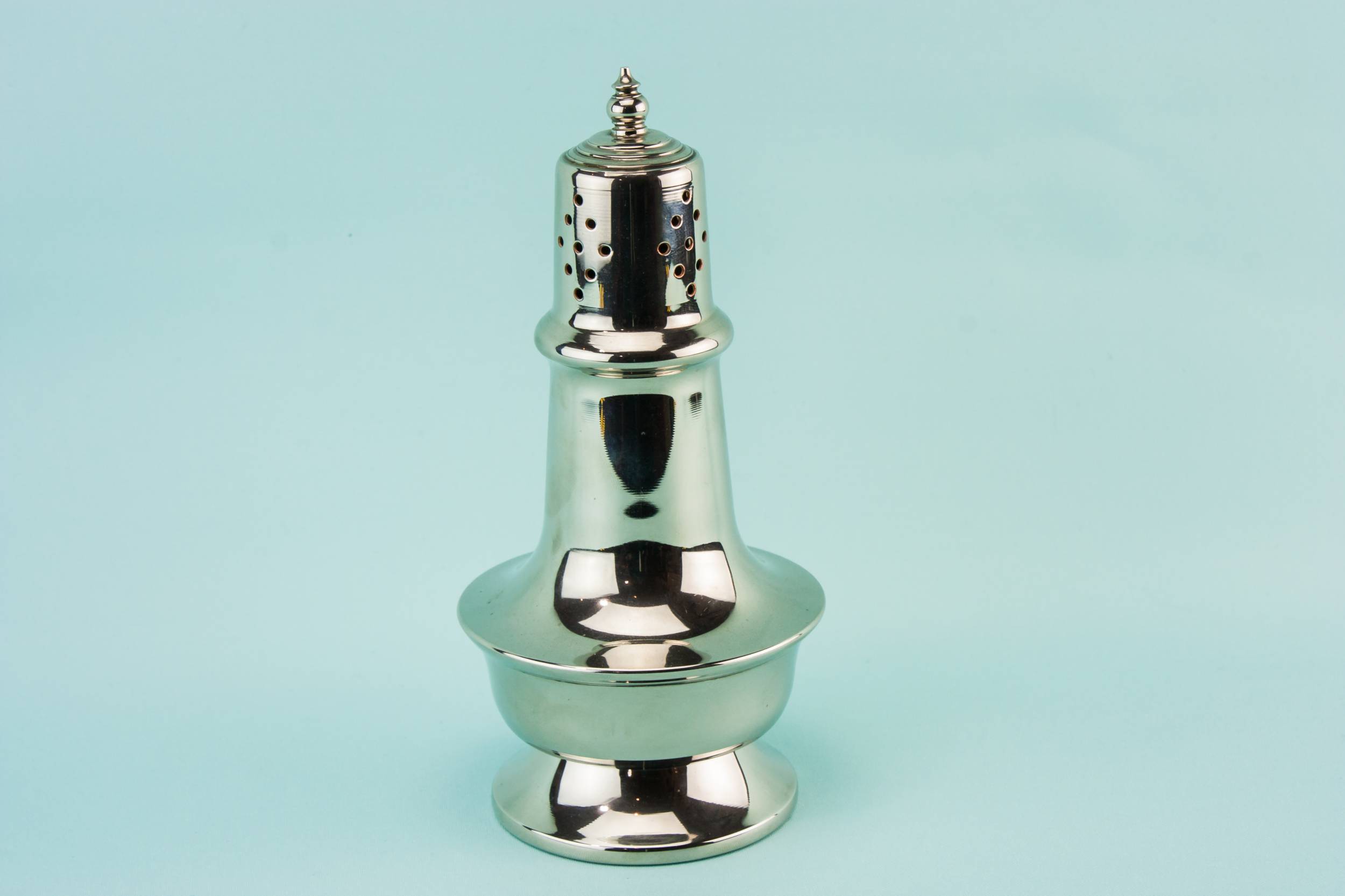 Retro Classical Pierced — Silver plated sugar caster
