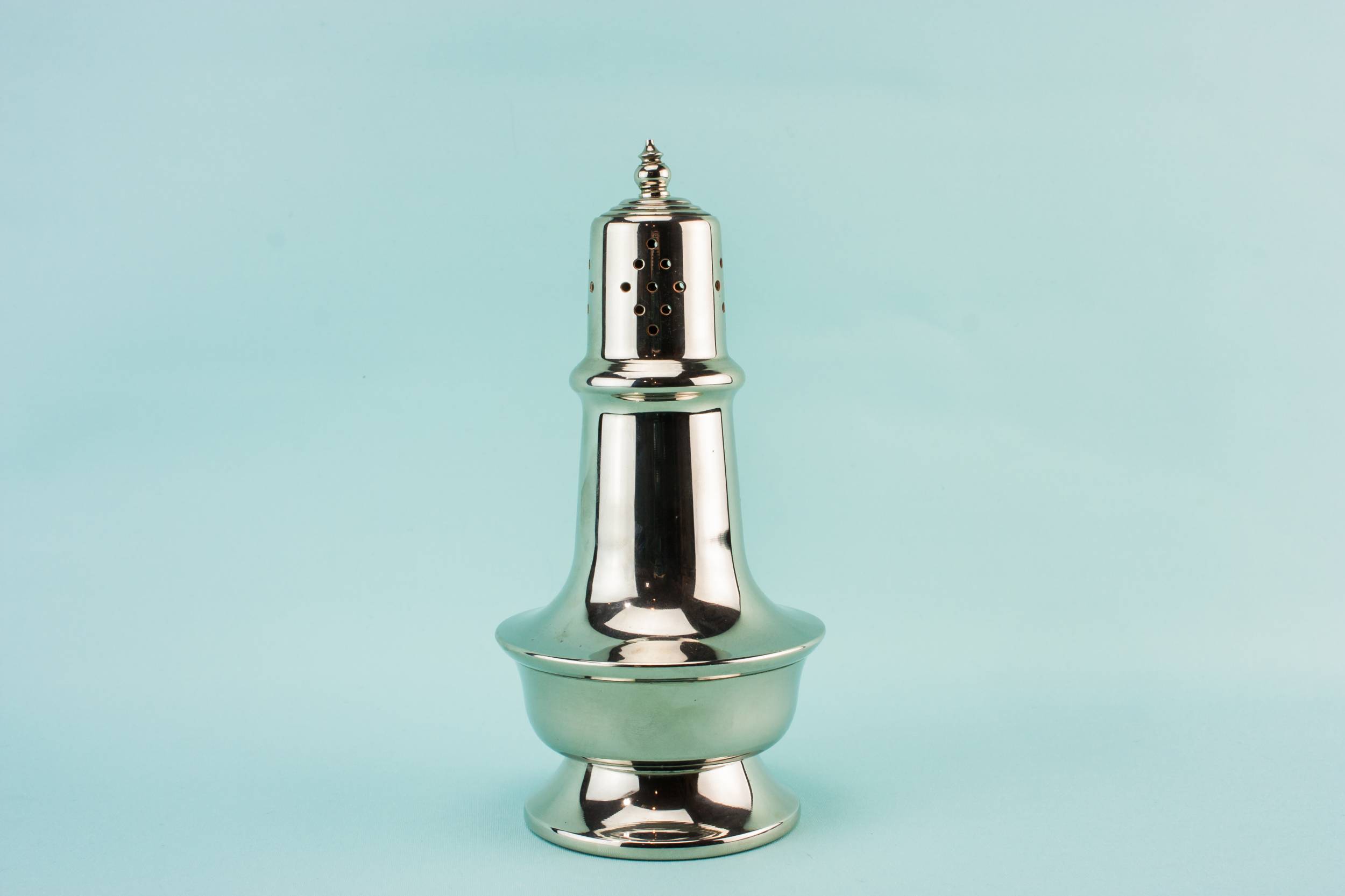 Retro Classical Pierced — Silver plated sugar caster 1
