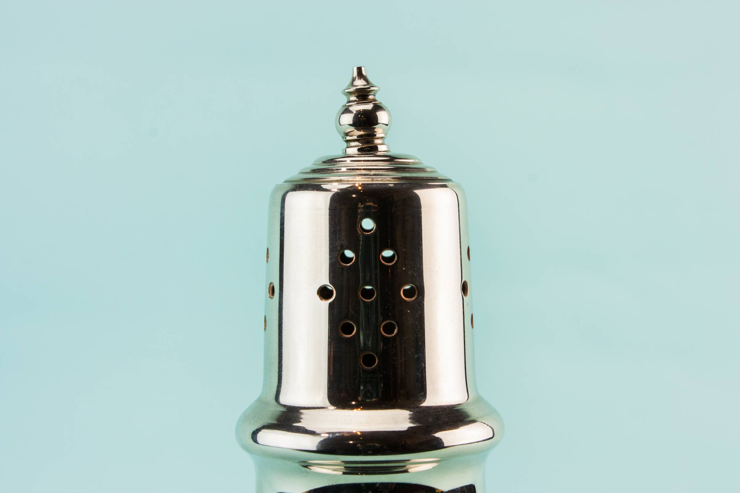 Retro Classical Pierced — Silver plated sugar caster 2