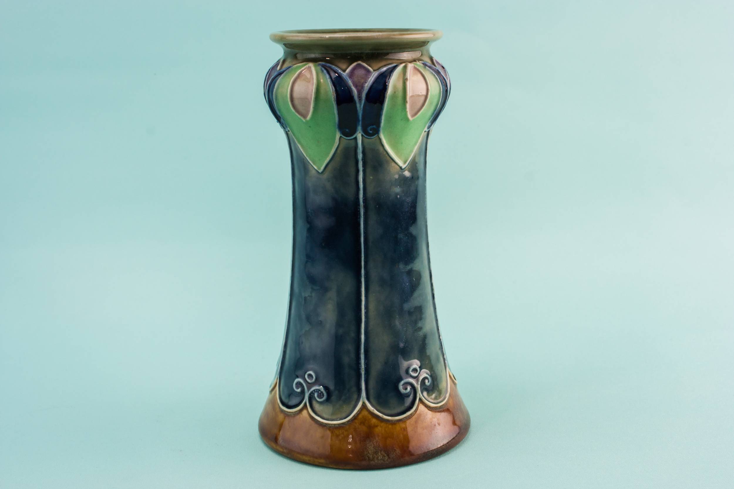 Art Nouveau Antique — Royal Doulton pottery vase 1