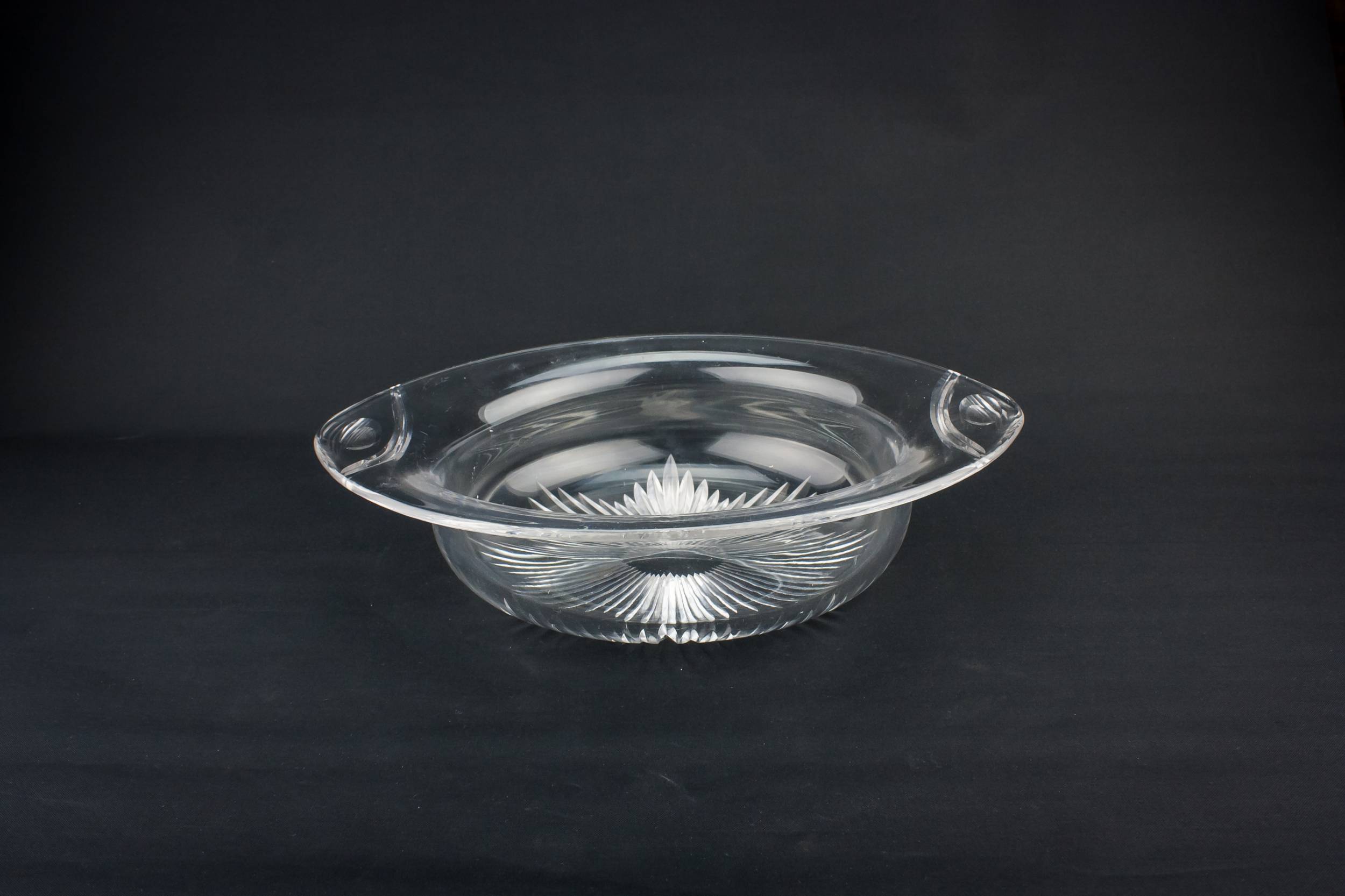 Classical Vintage Medium — Cut glass serving bowl