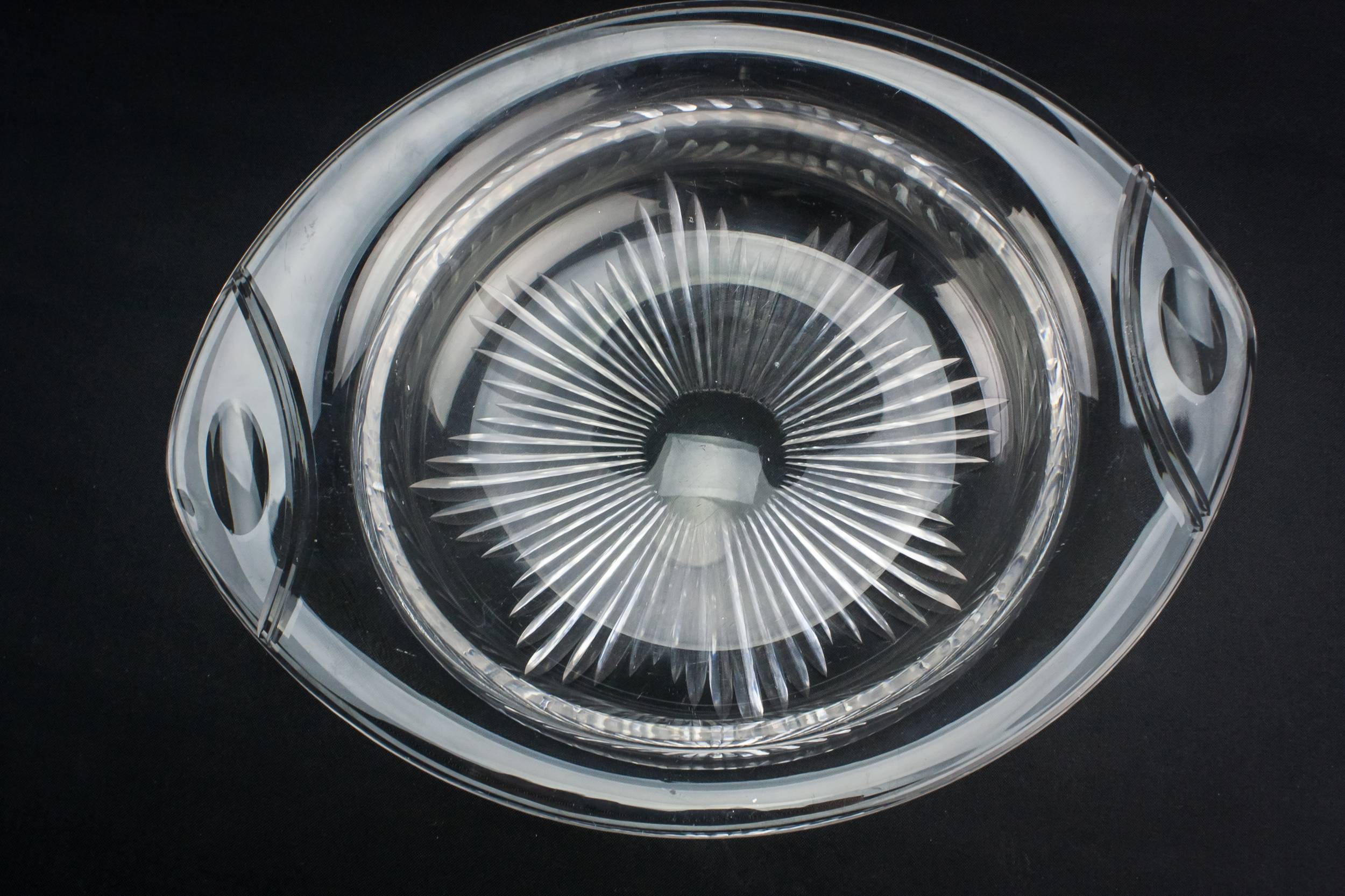 Classical Vintage Medium — Cut glass serving bowl 1