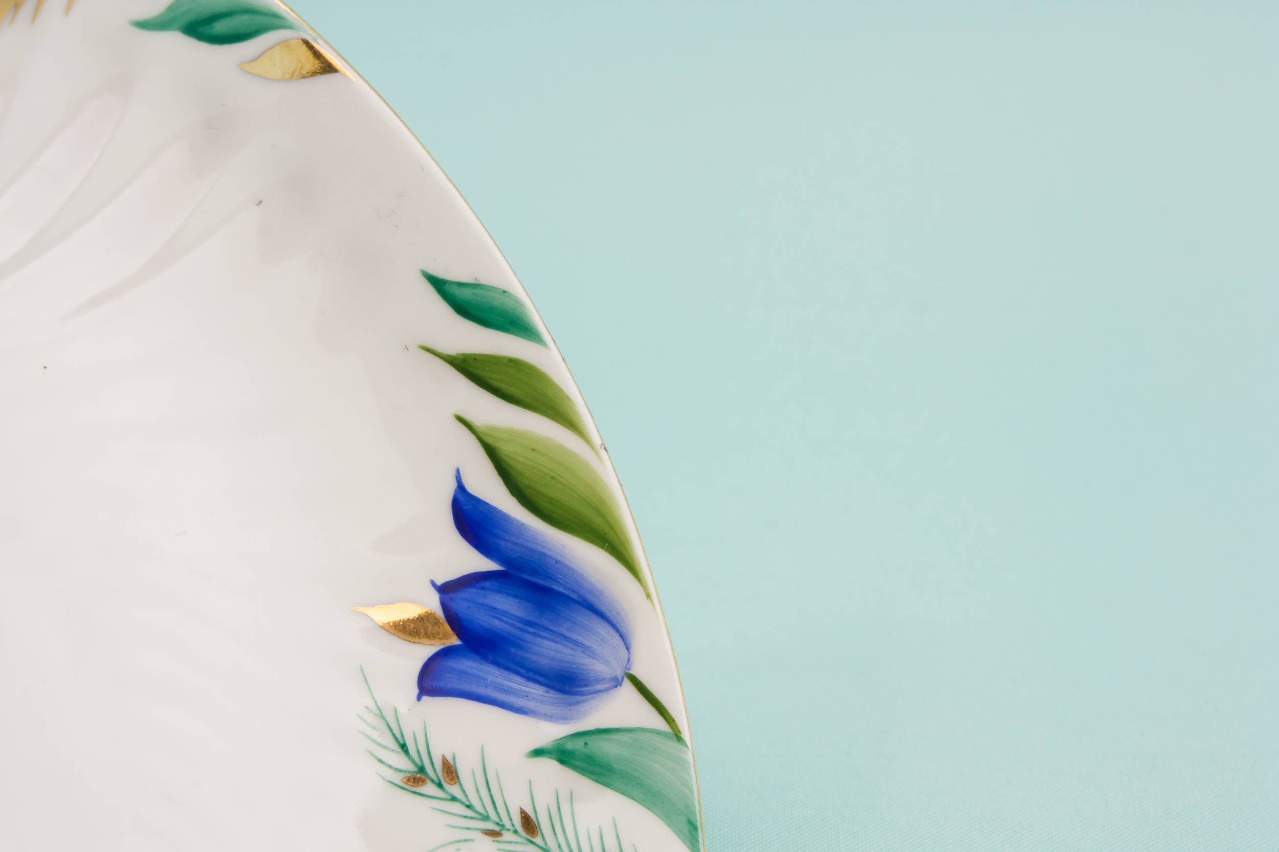 Elegant Vintage Floral — Retro porcelain serving bowl 2