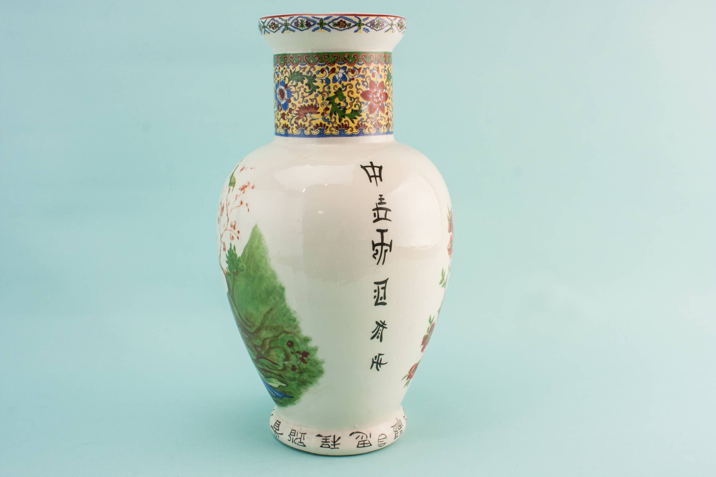 Charming Famille Verte — Tall porcelain vase 1
