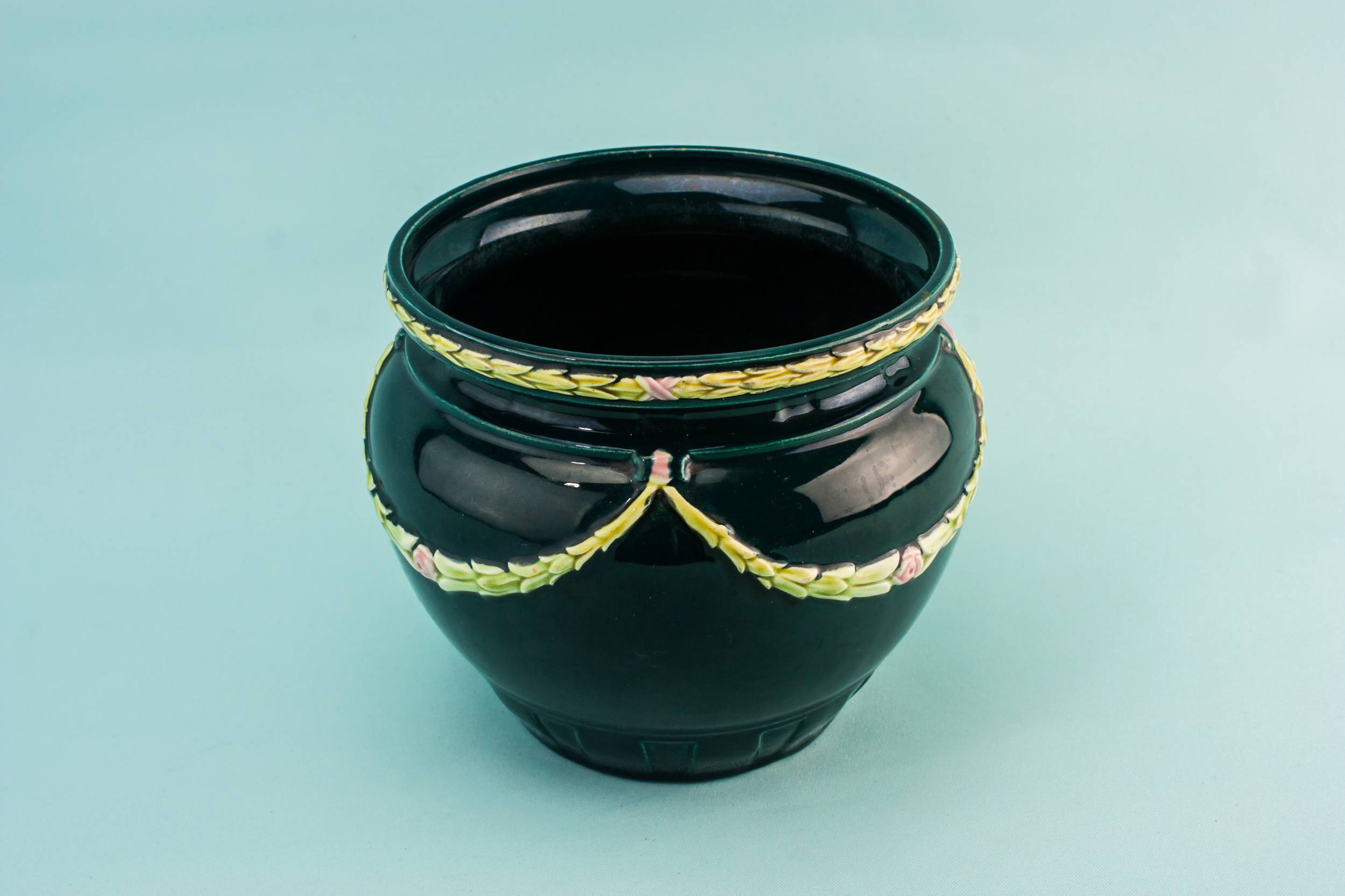 Art Nouveau Small — Small black planter