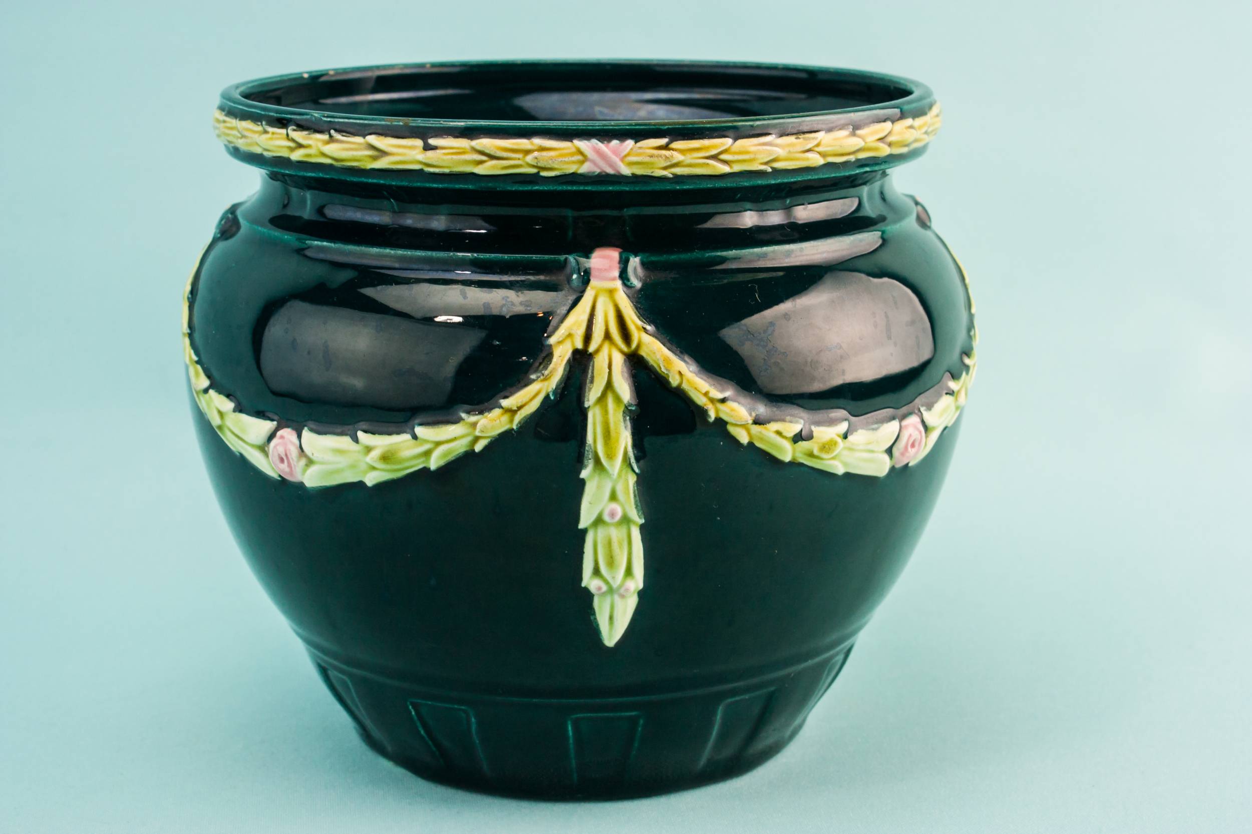 Art Nouveau Small — Small black planter 1