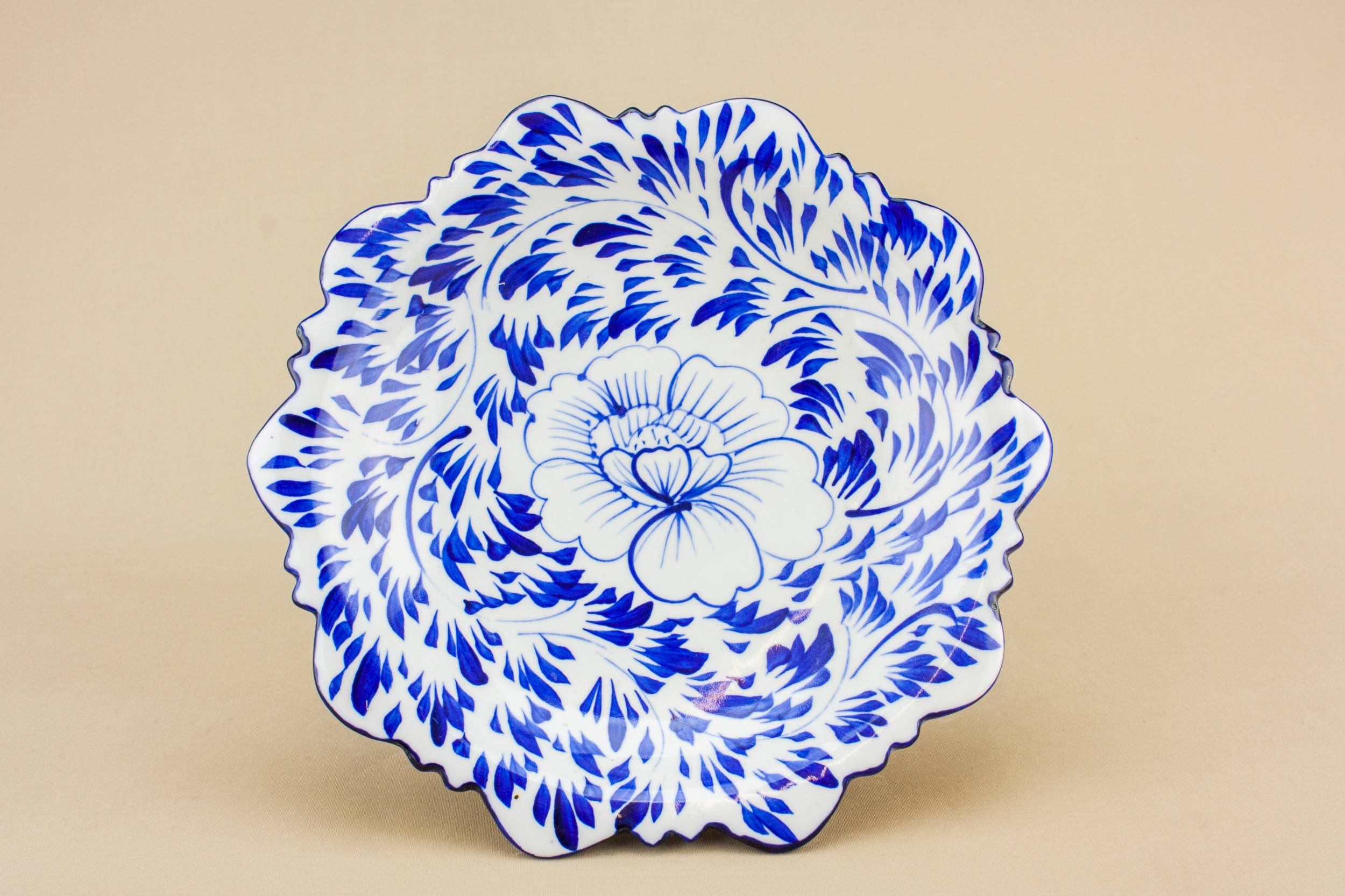 Elegant Vintage Floral — Blue and white cake stand 1