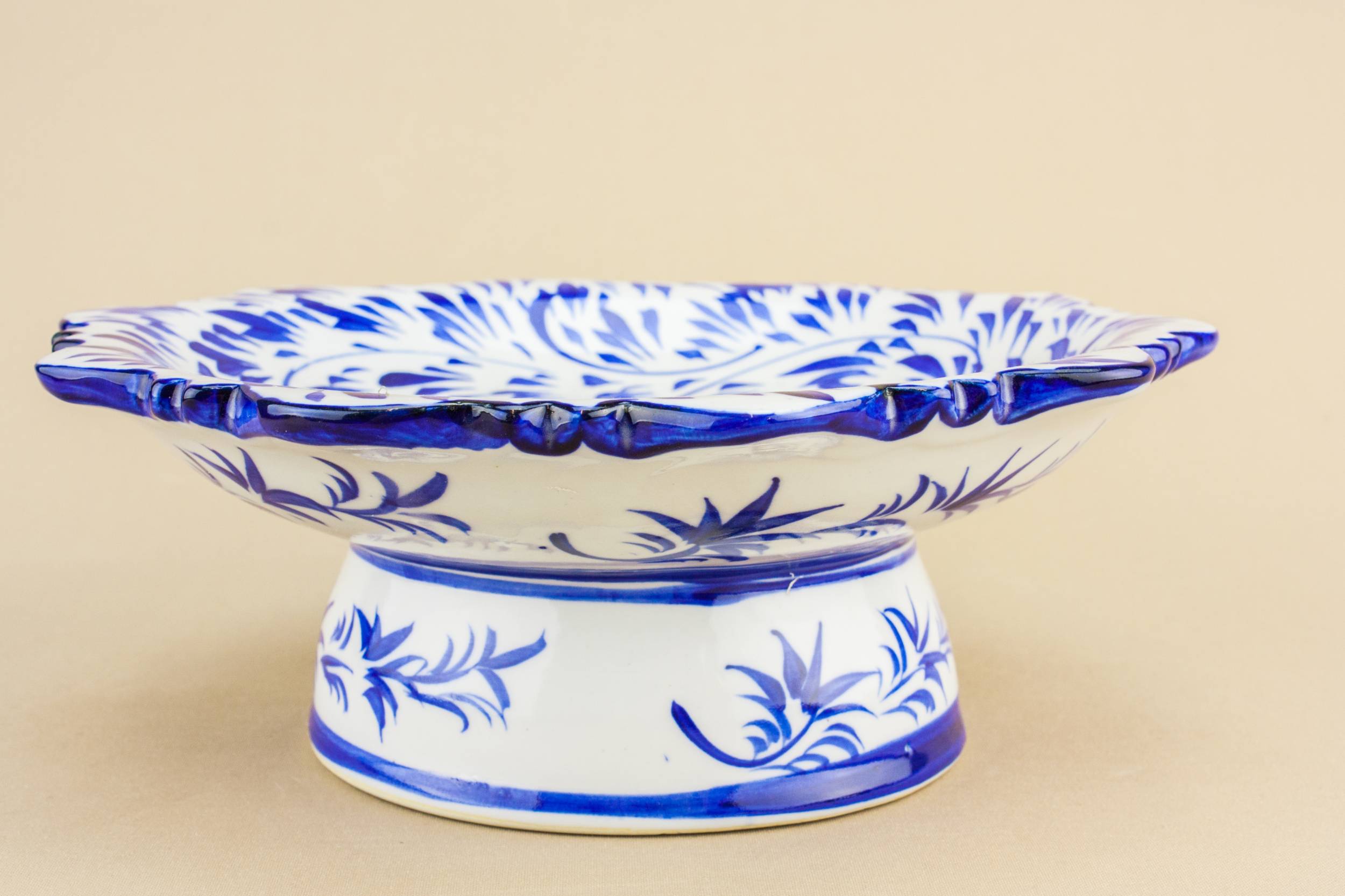 Elegant Vintage Floral — Blue and white cake stand 3