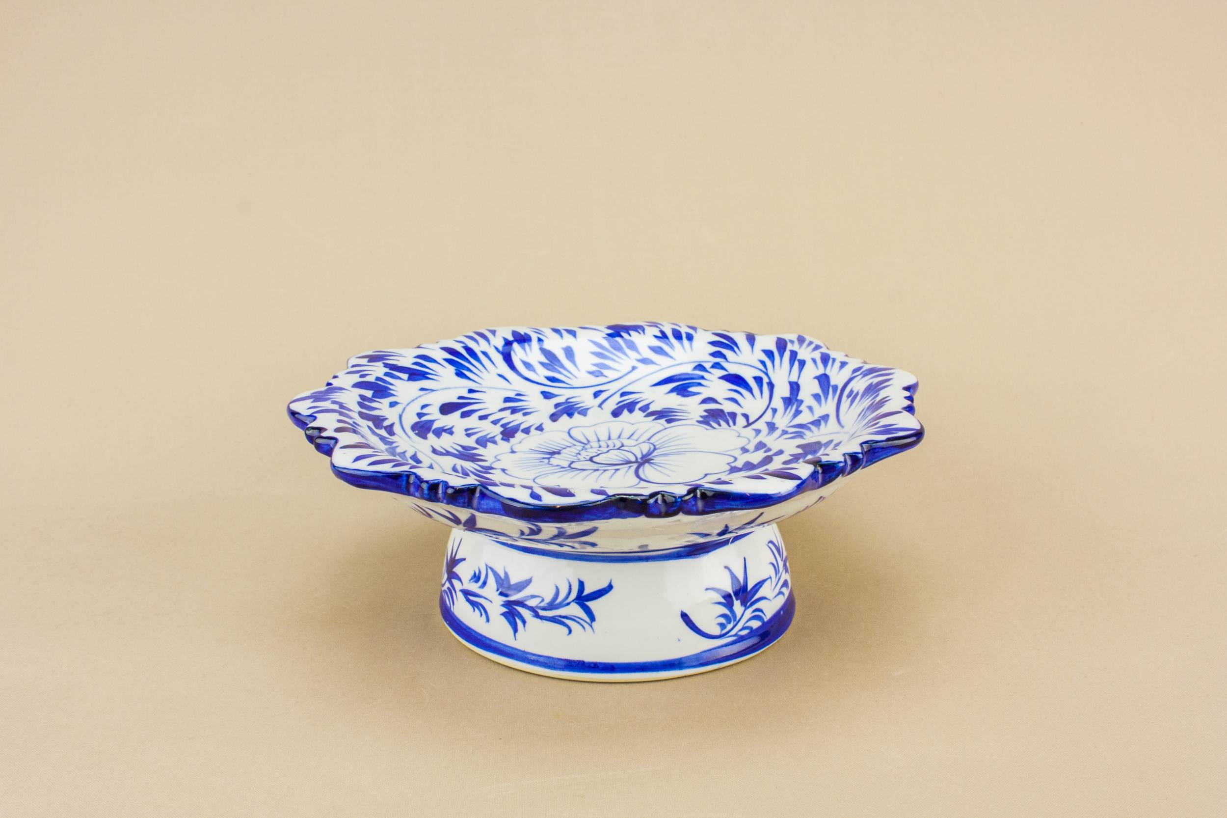 Elegant Vintage Floral — Blue and white cake stand