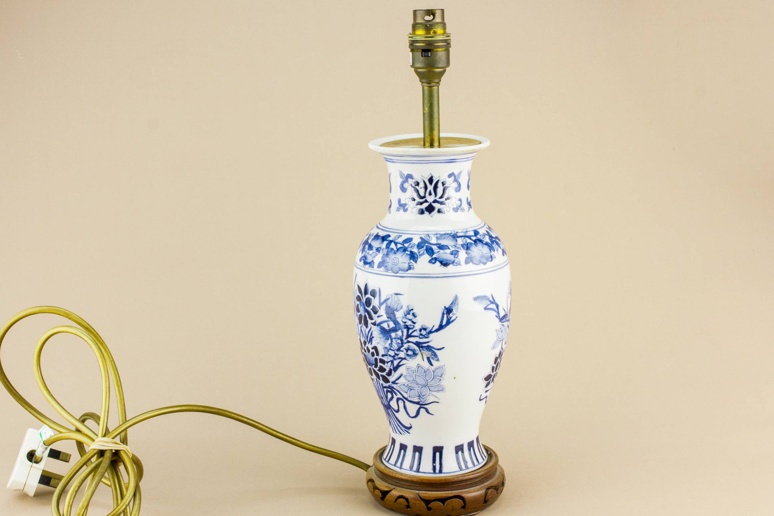 Attractive Porcelain LAMP — Floral porcelain lamp 1