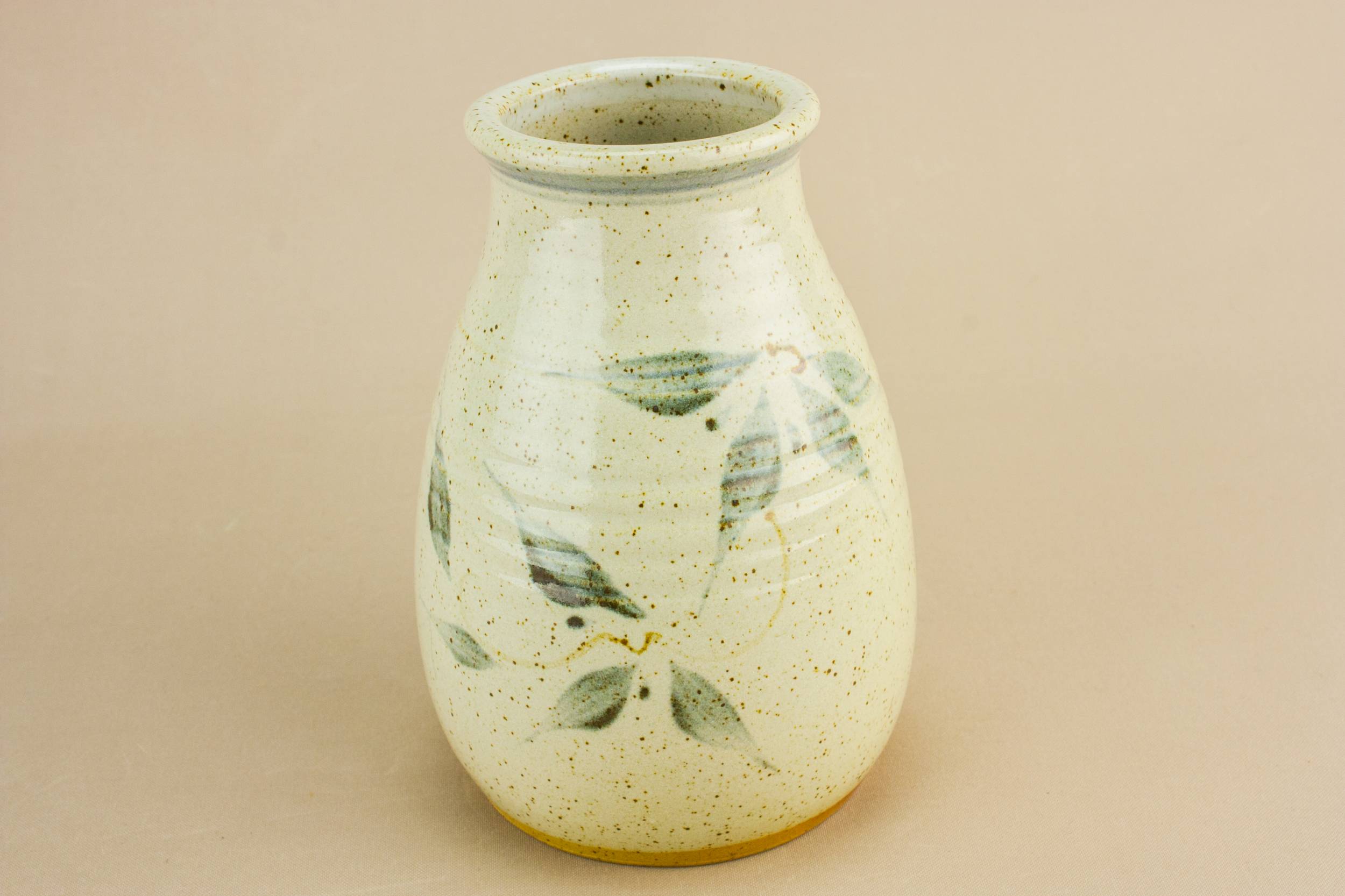 Charming Retro Floral — Grey pottery vase
