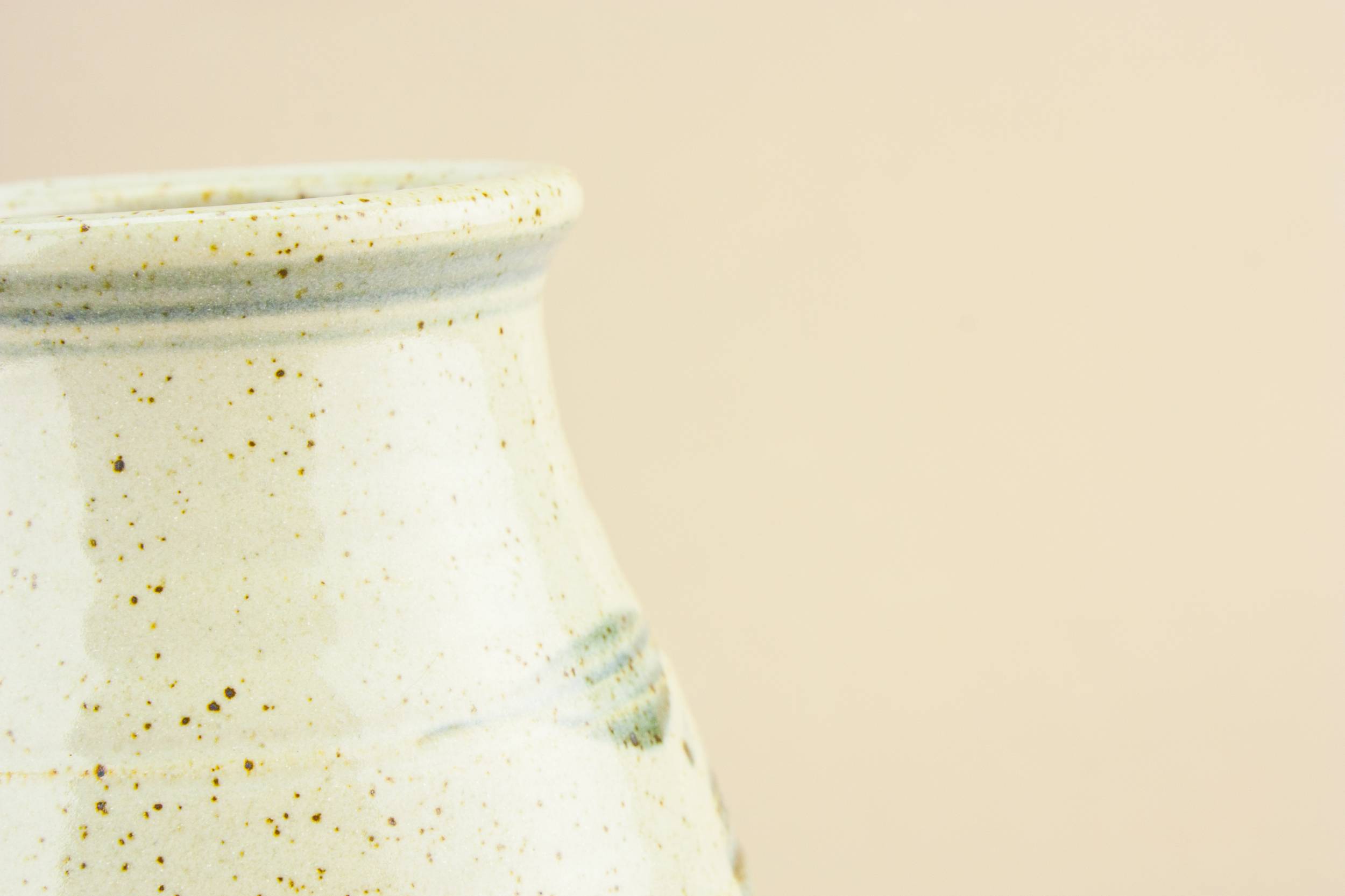 Charming Retro Floral — Grey pottery vase 4