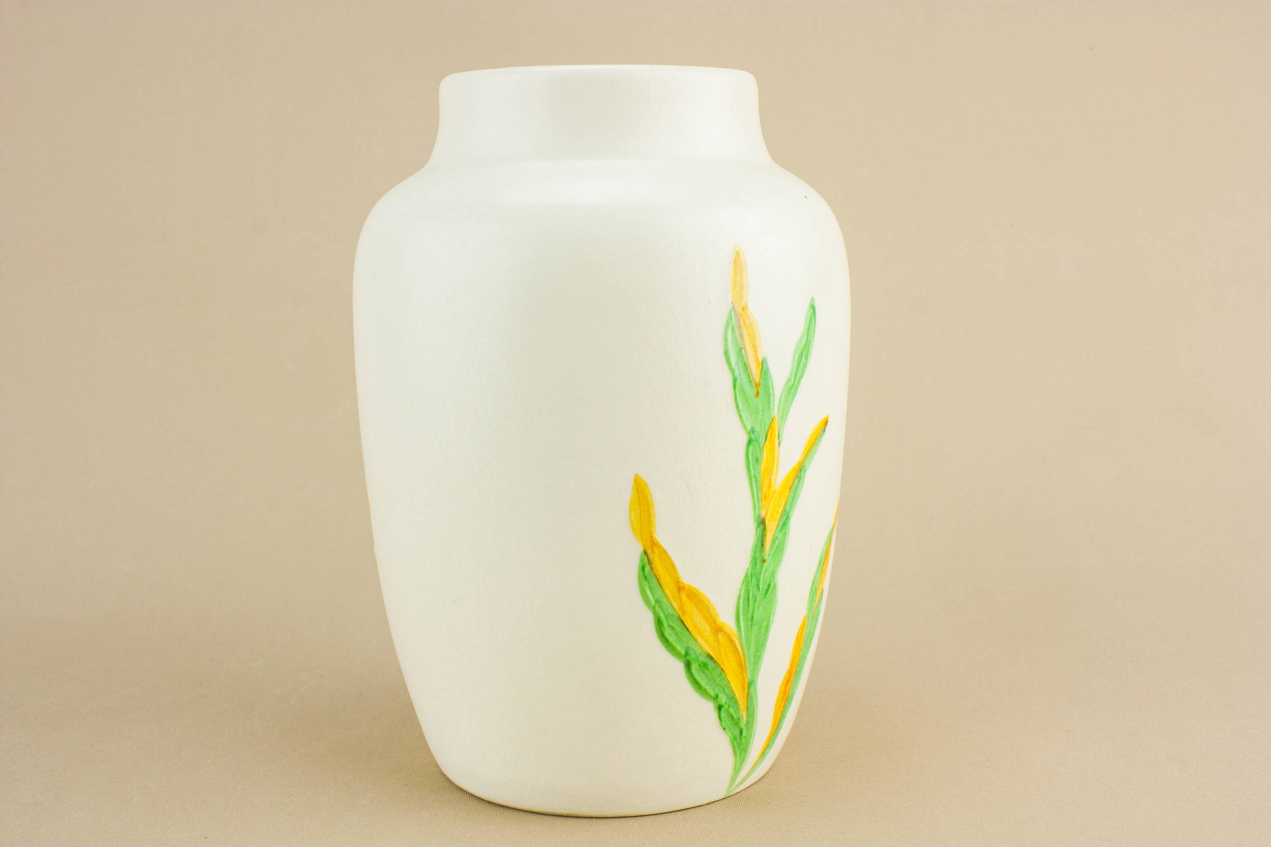 Mid-Century Modern Charming — Medium floral vase 1