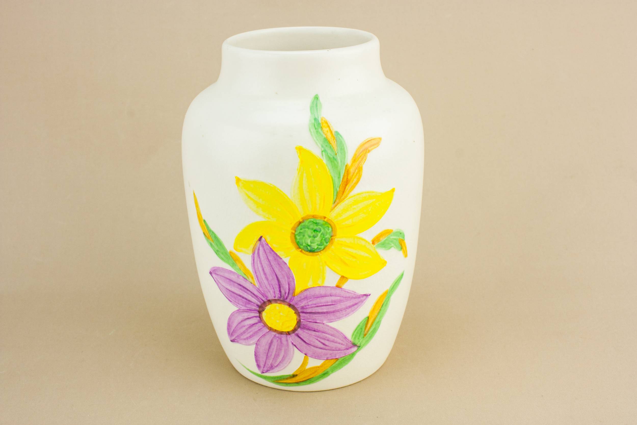 Mid-Century Modern Charming — Medium floral vase