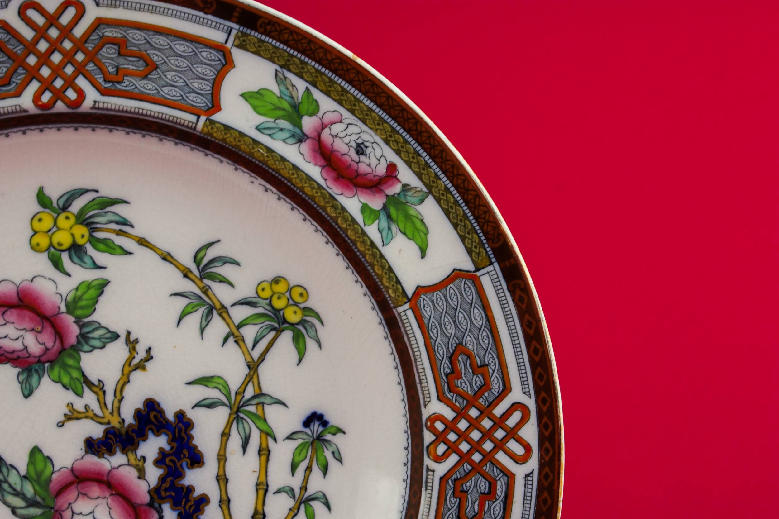 Elegant Victorian Floral — Colourful serving dish 1