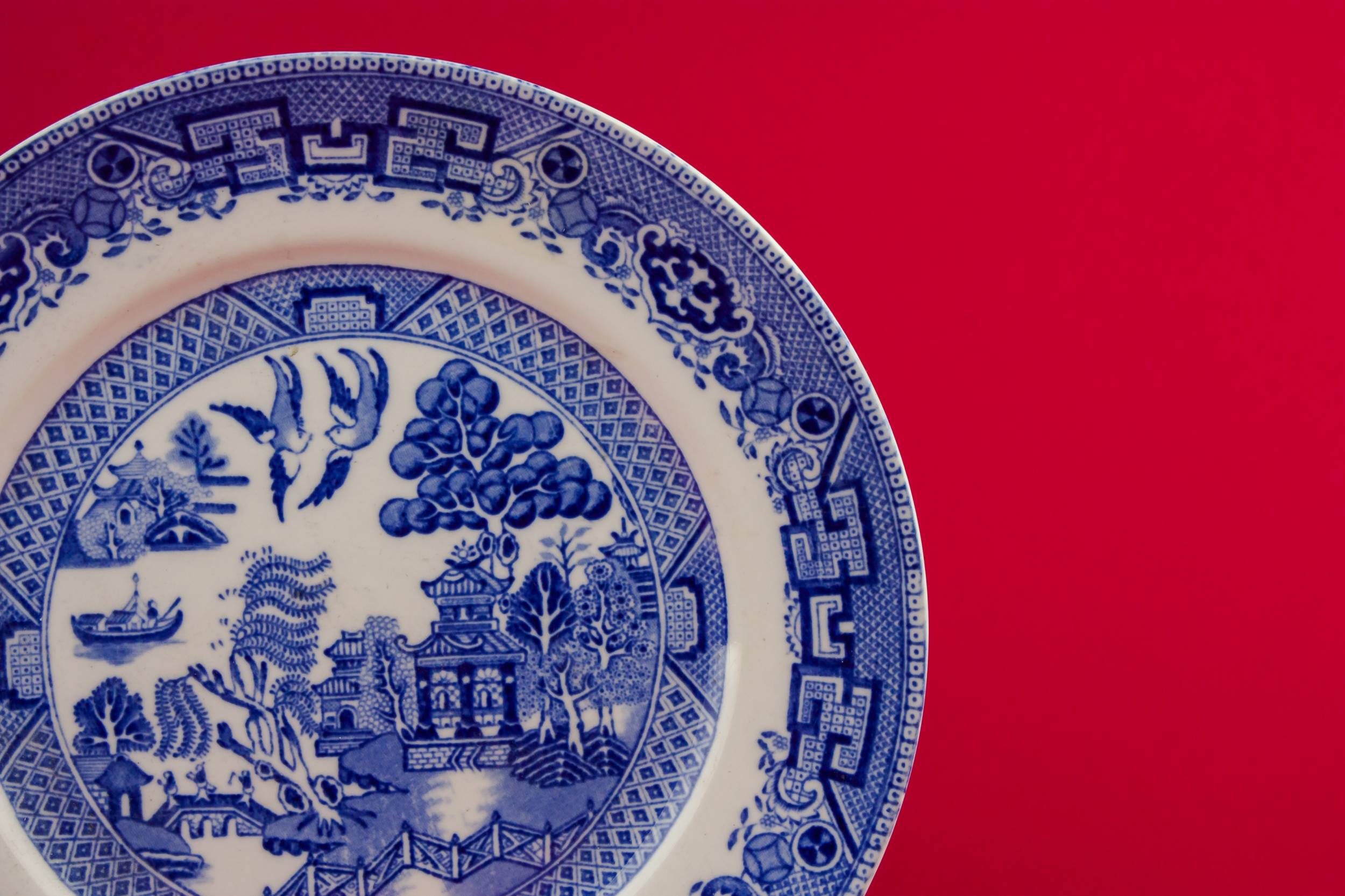 Traditional Vintage Pottery — Blue willow serving dish 1