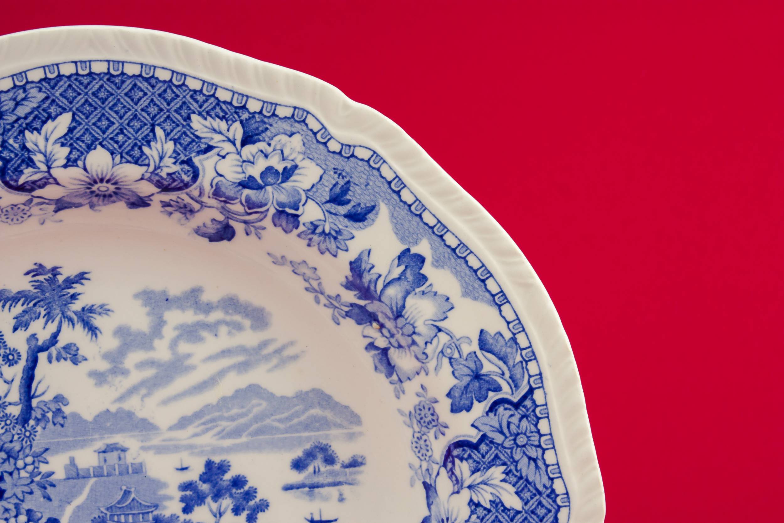 Pottery Vintage Seaforth — Blue and white serving bowl 1