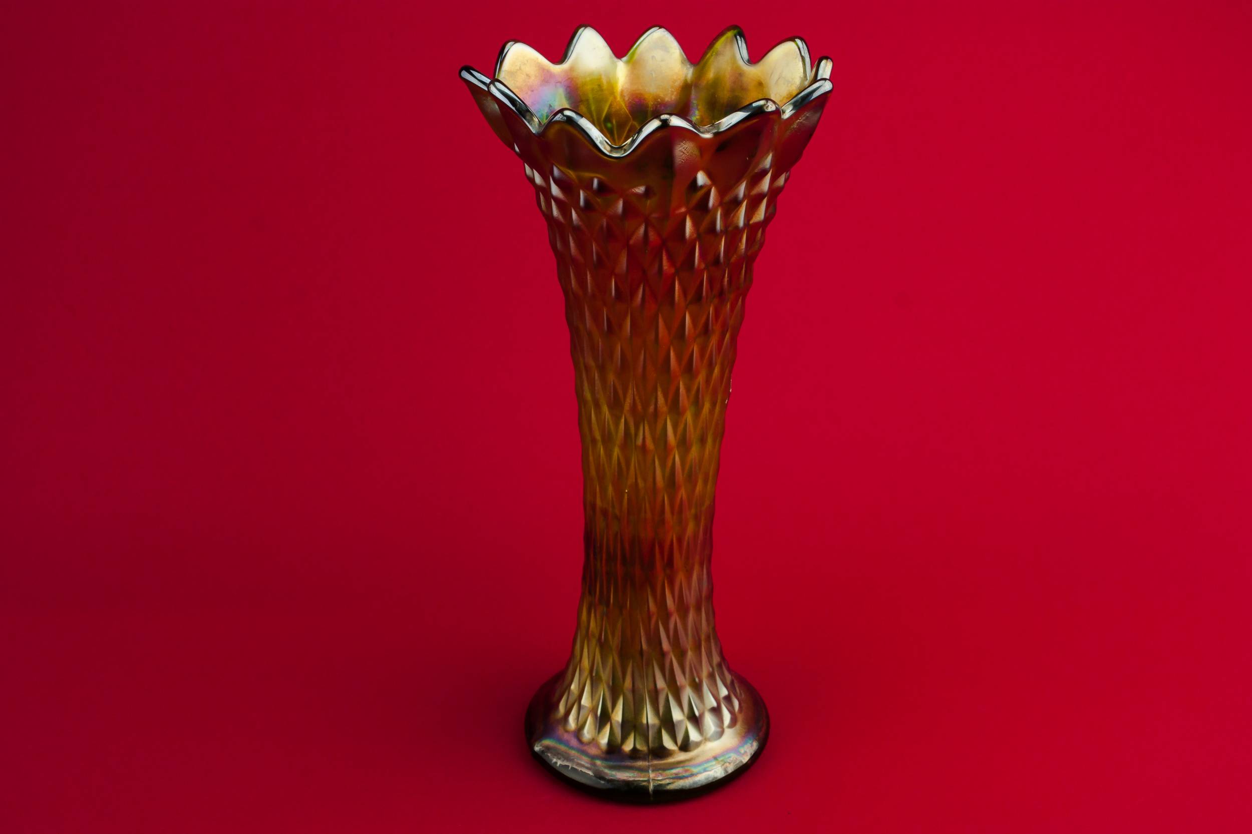 Elegant Vintage Trumpet — Lustre glass vase