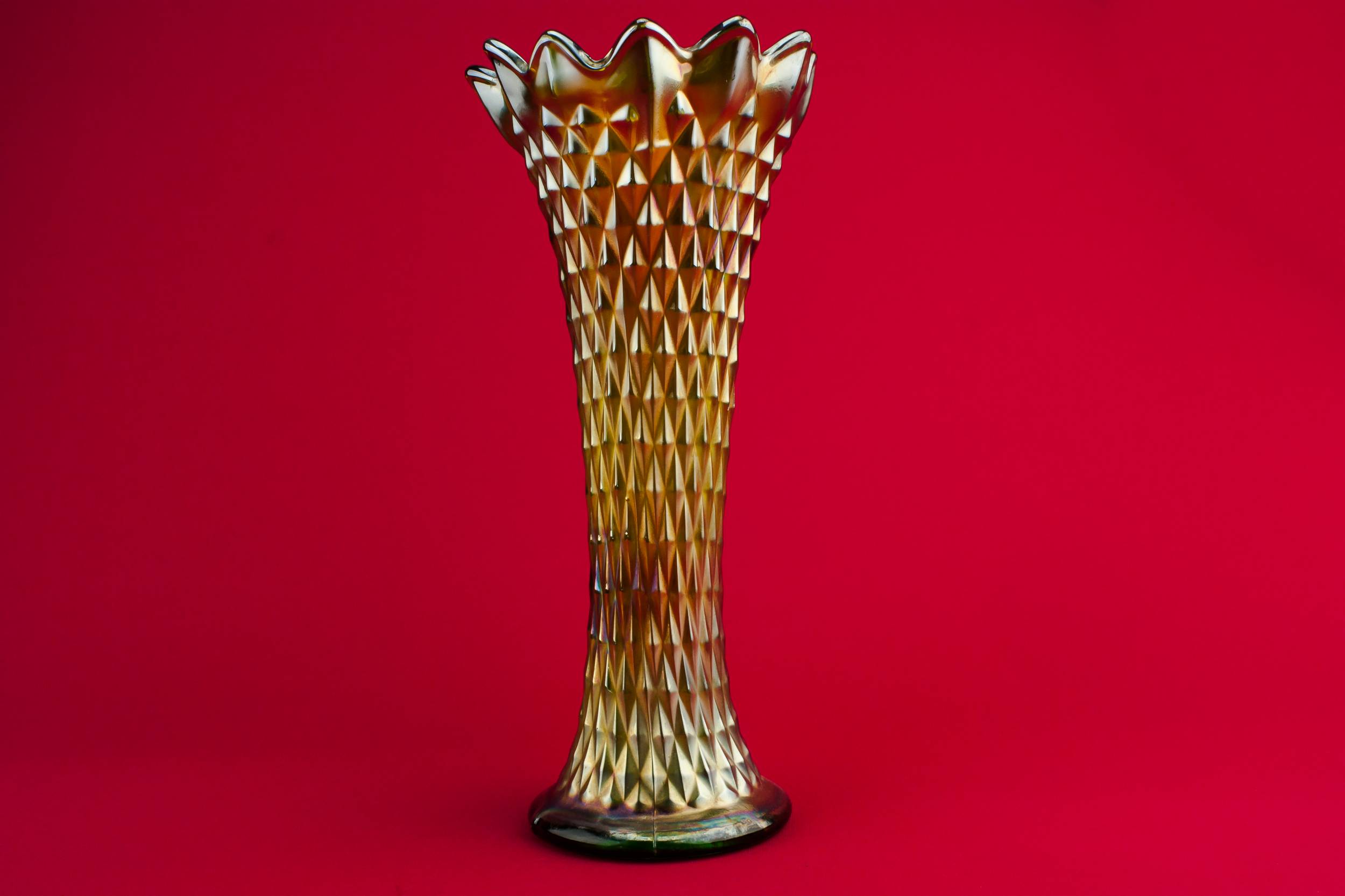Elegant Vintage Trumpet — Lustre glass vase 1