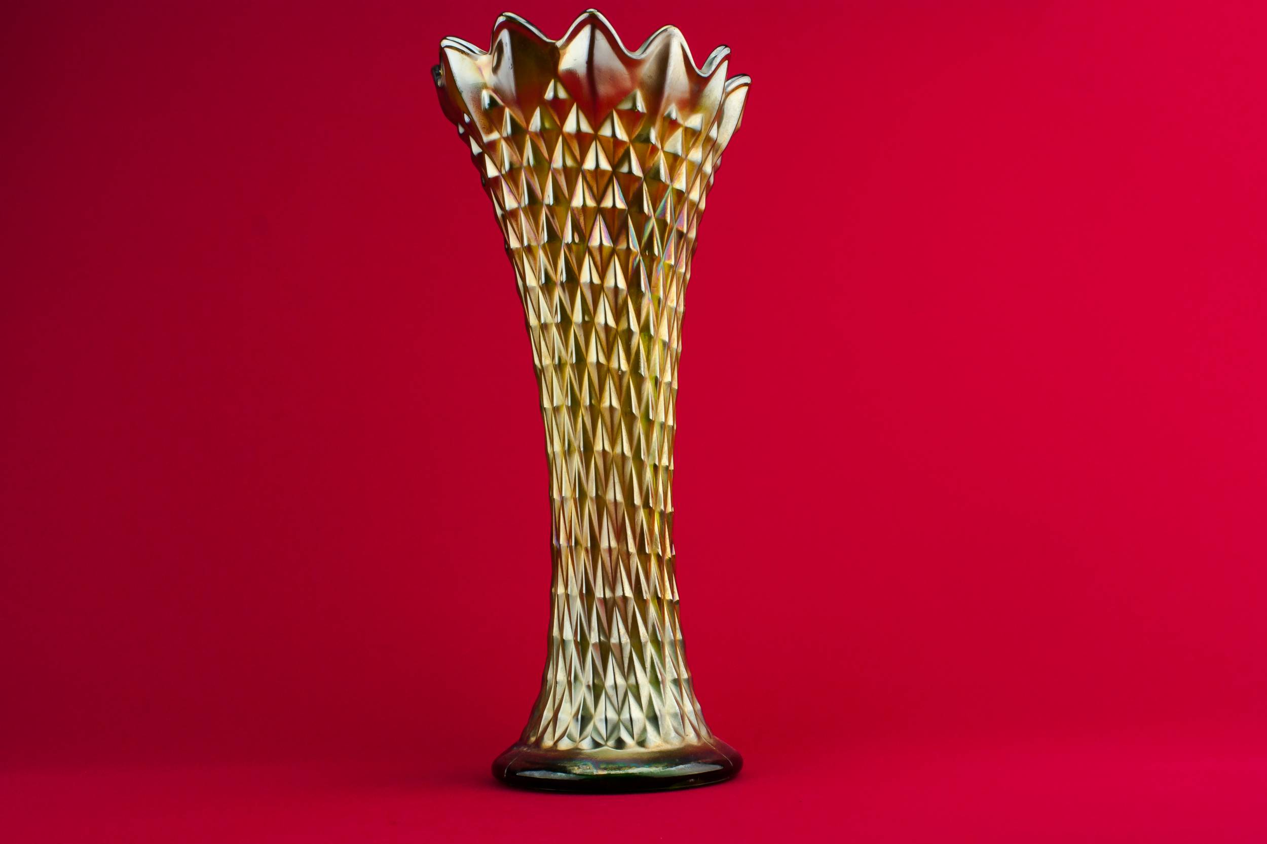Elegant Vintage Trumpet — Lustre glass vase 2