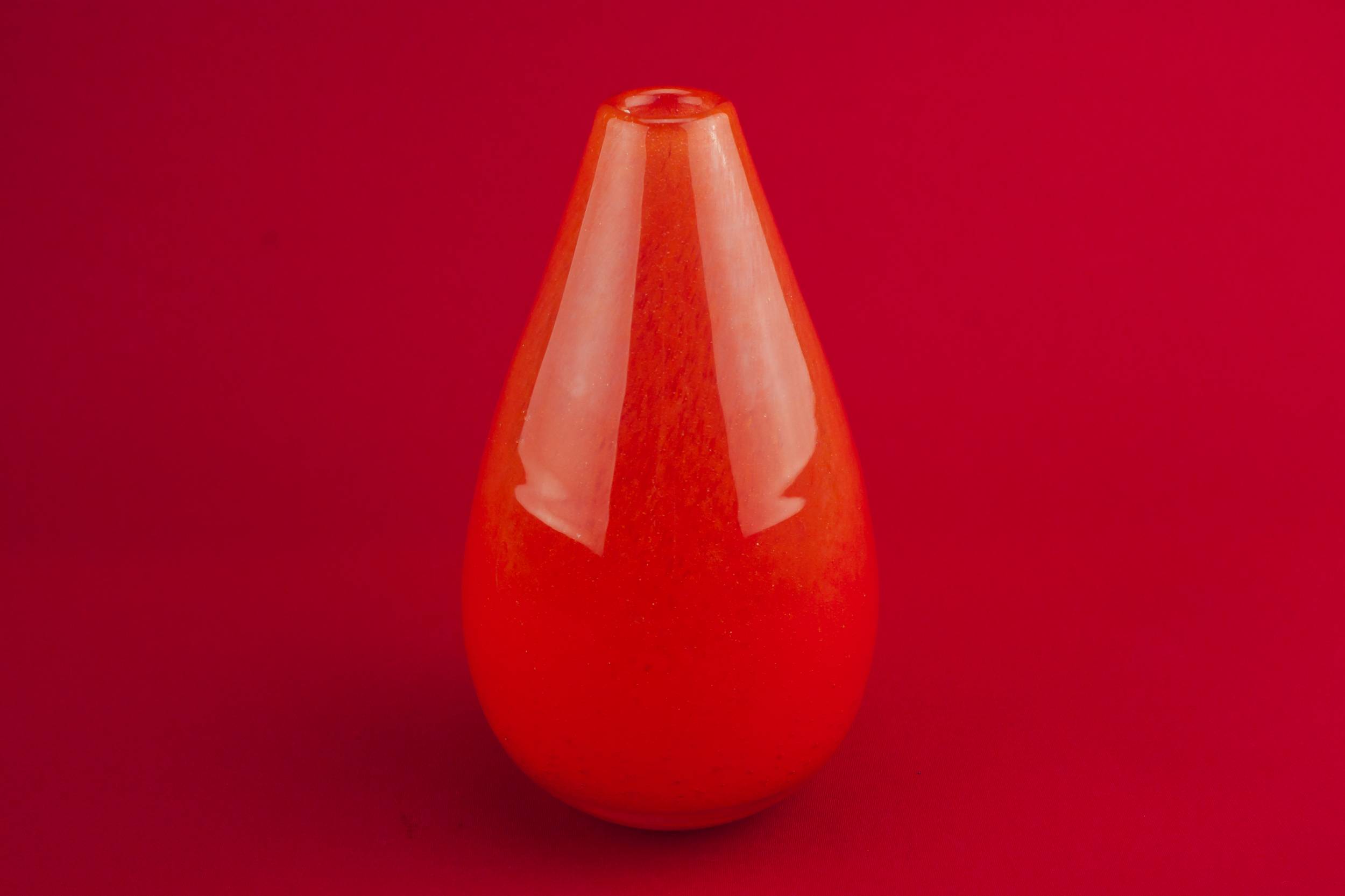 Elegant Mid-Century Modern — Ekenas red glass vase