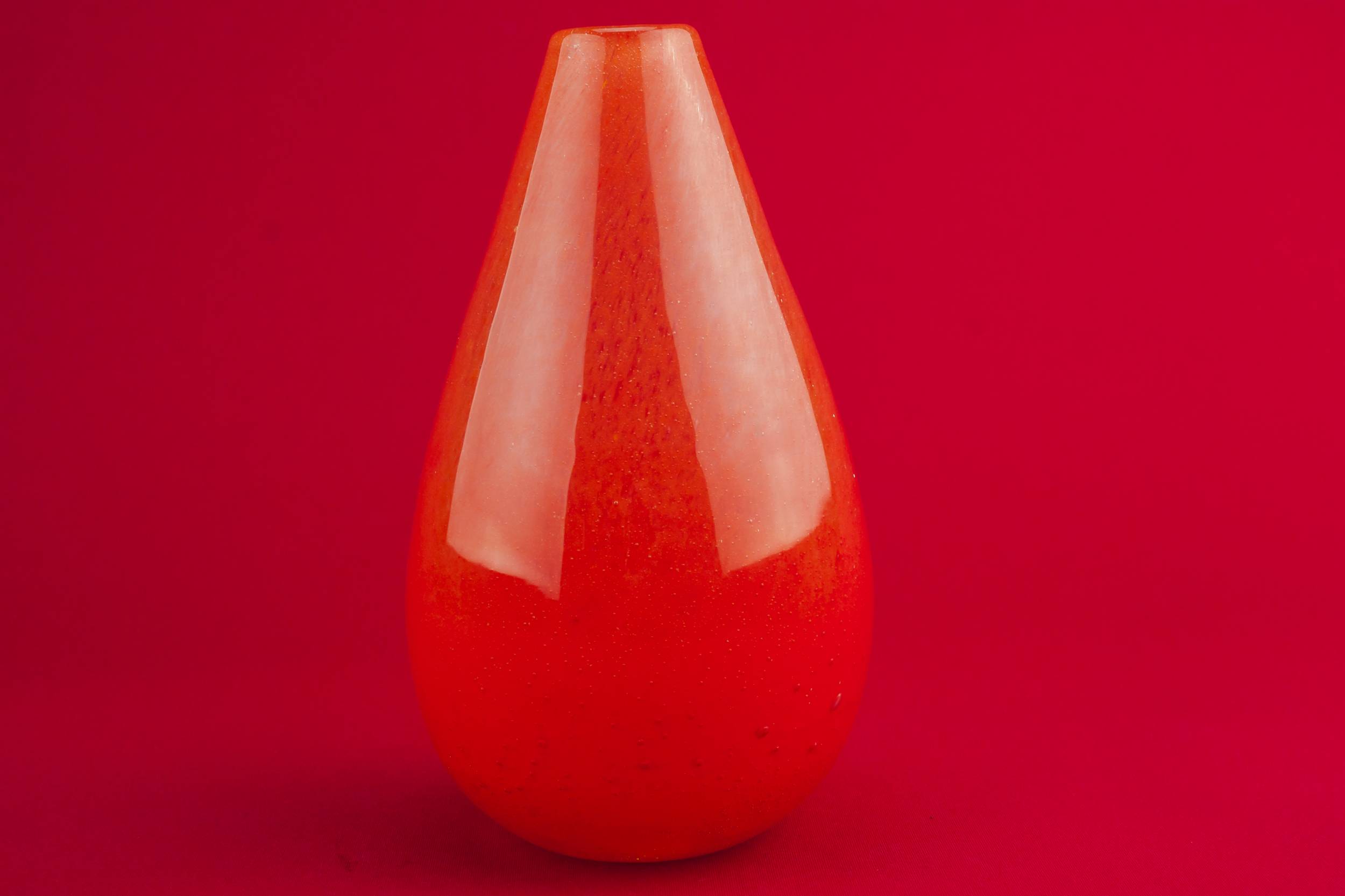 Elegant Mid-Century Modern — Ekenas red glass vase 1