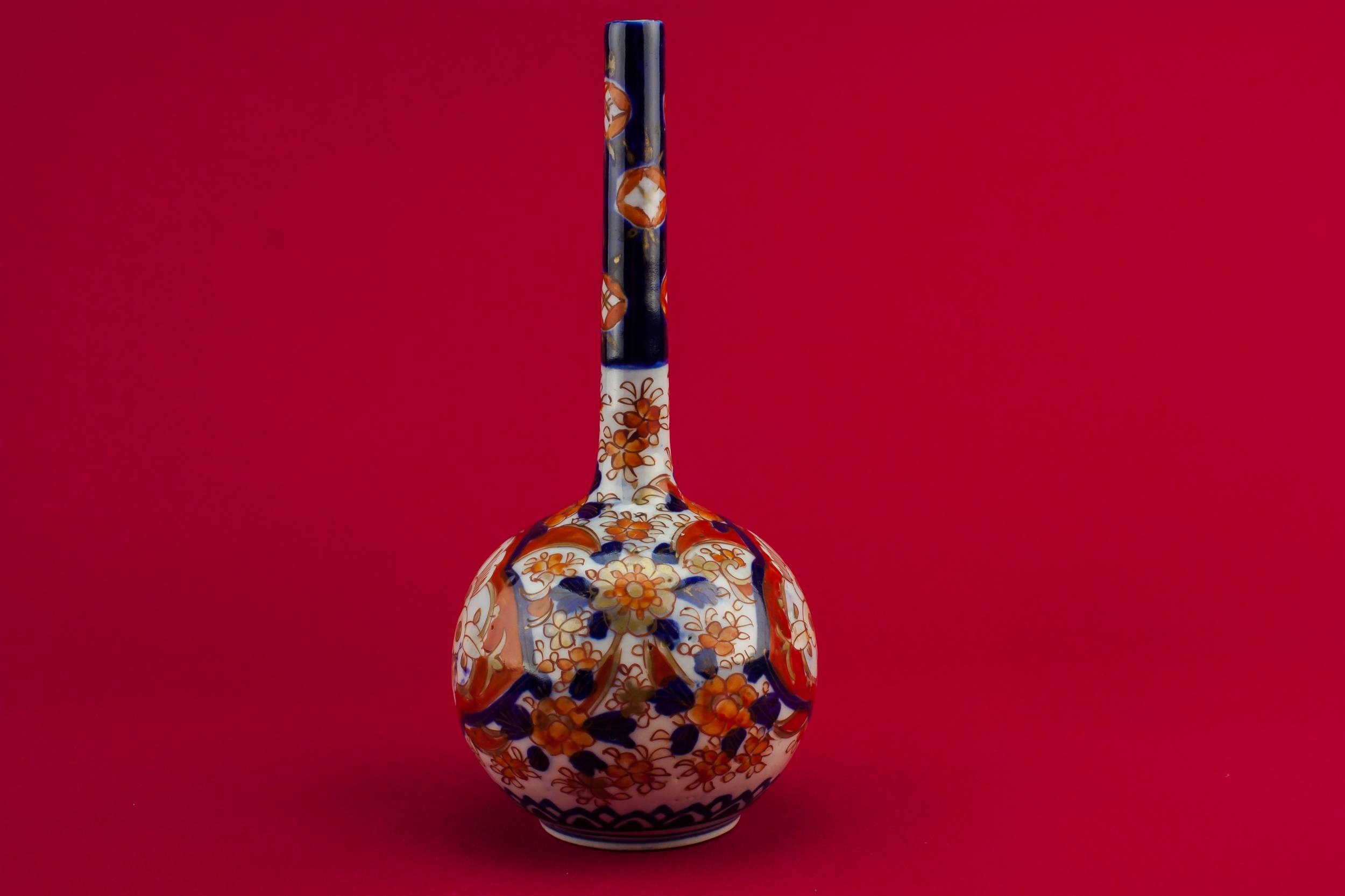 Classical Imari Floral — Small porcelain vase 1