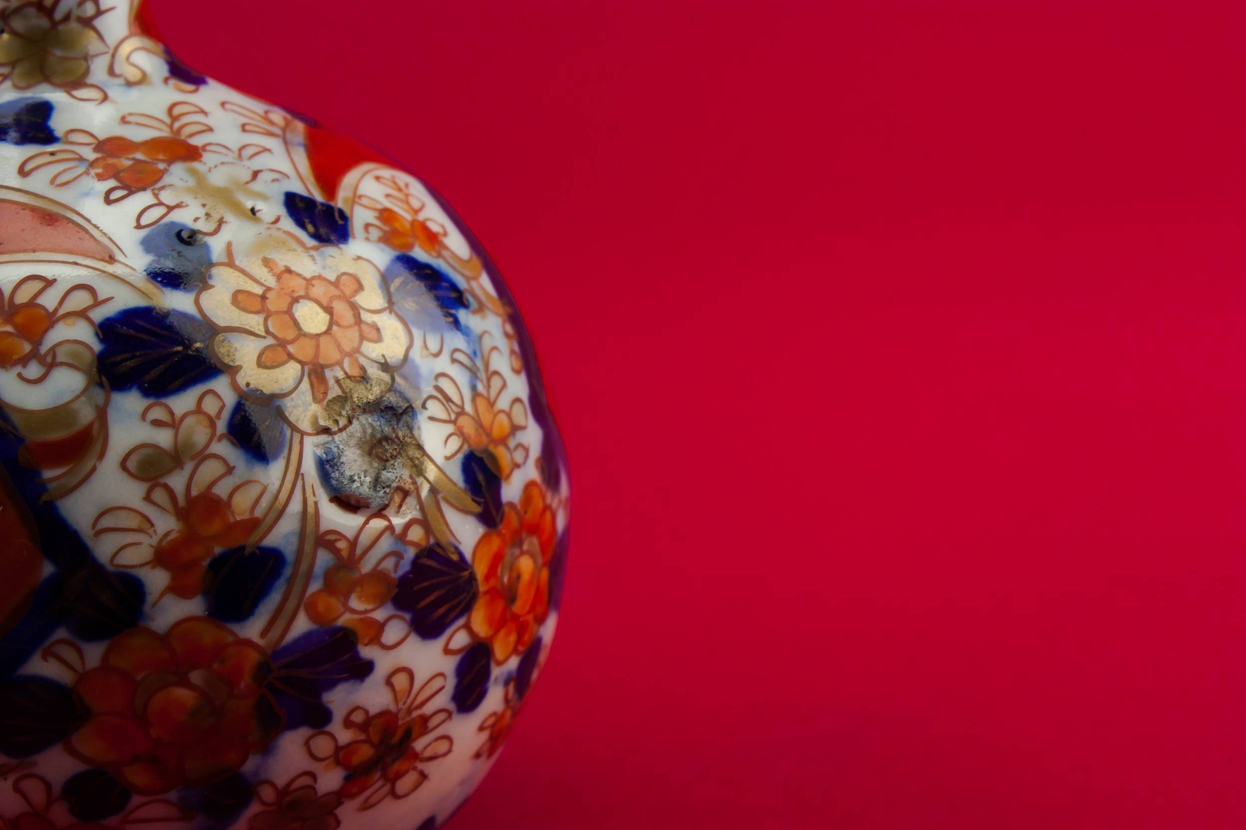 Classical Imari Floral — Small porcelain vase 3