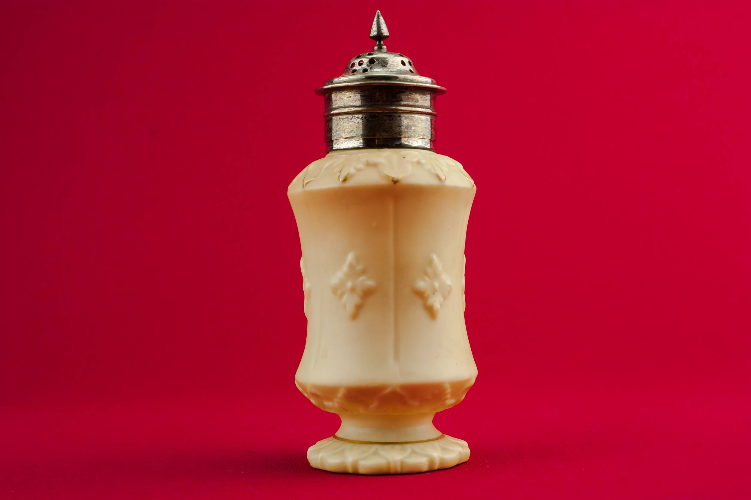 Antique Classical Locke — Medium sugar caster 1