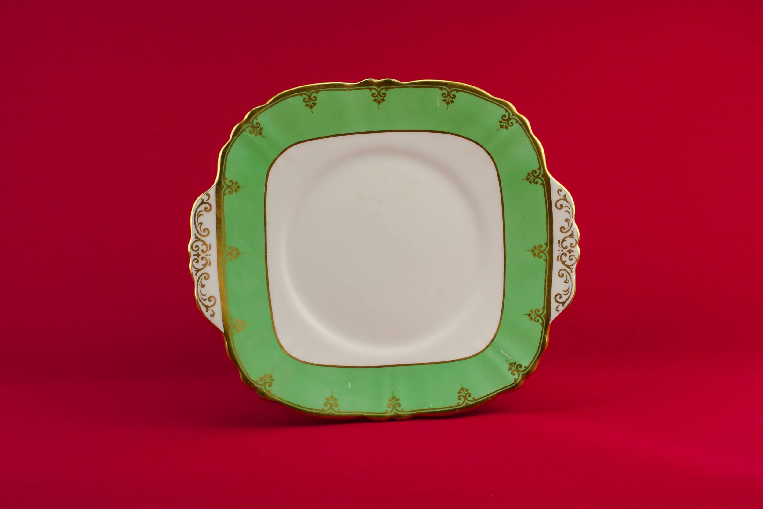 Vintage Elegant Floral — Bone china serving dish