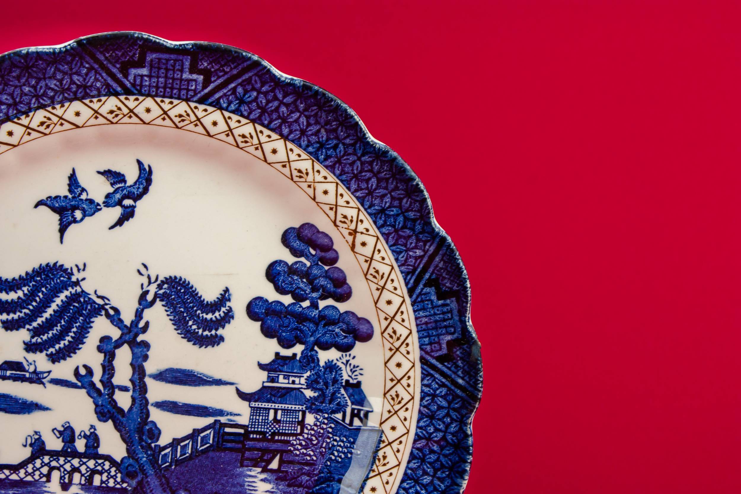 Spectacular Vintage Willow — Blue and white serving dish 1