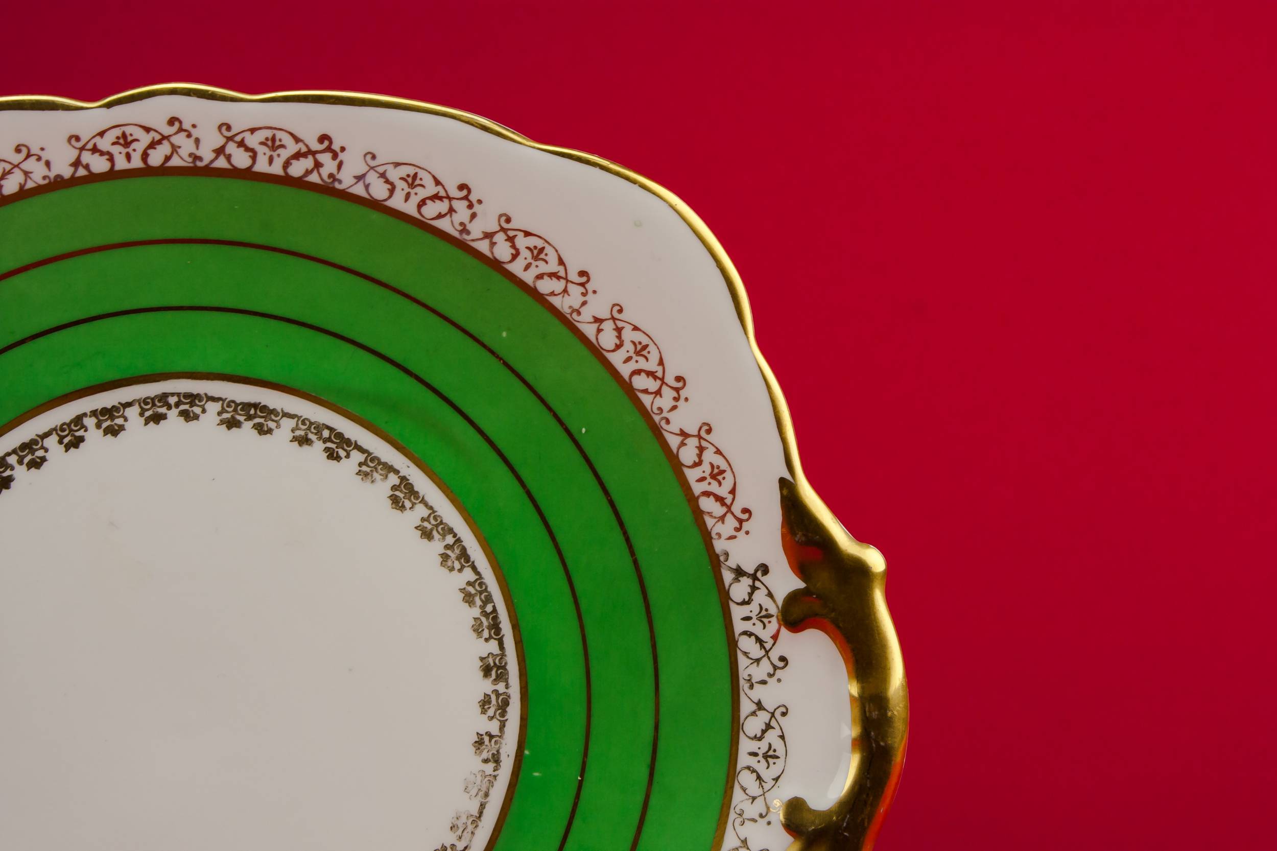 Spectacular Bone China — Royal Stafford serving dish 1
