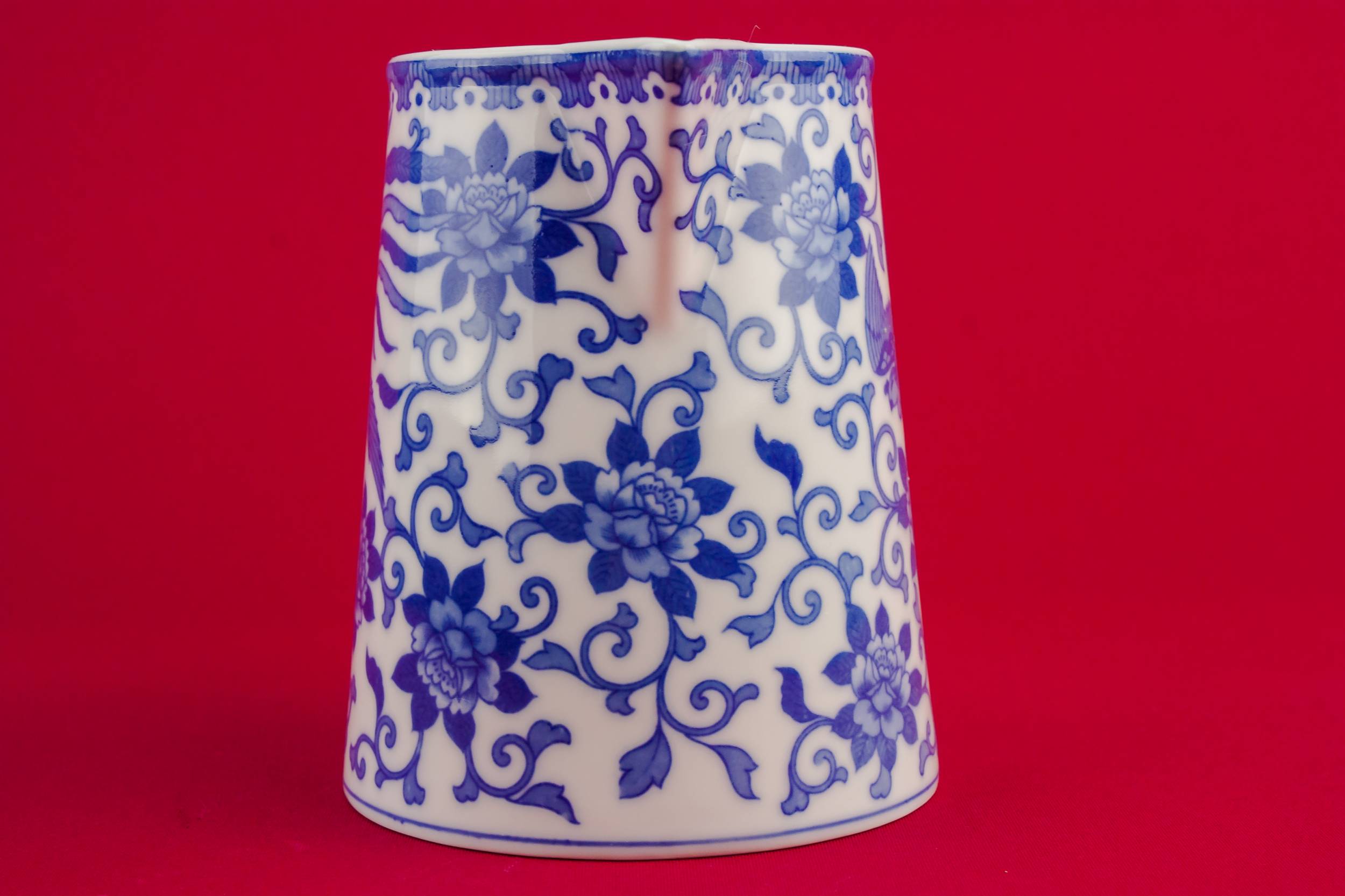 Elegant Vintage Floral — Retro porcelain creamer 2