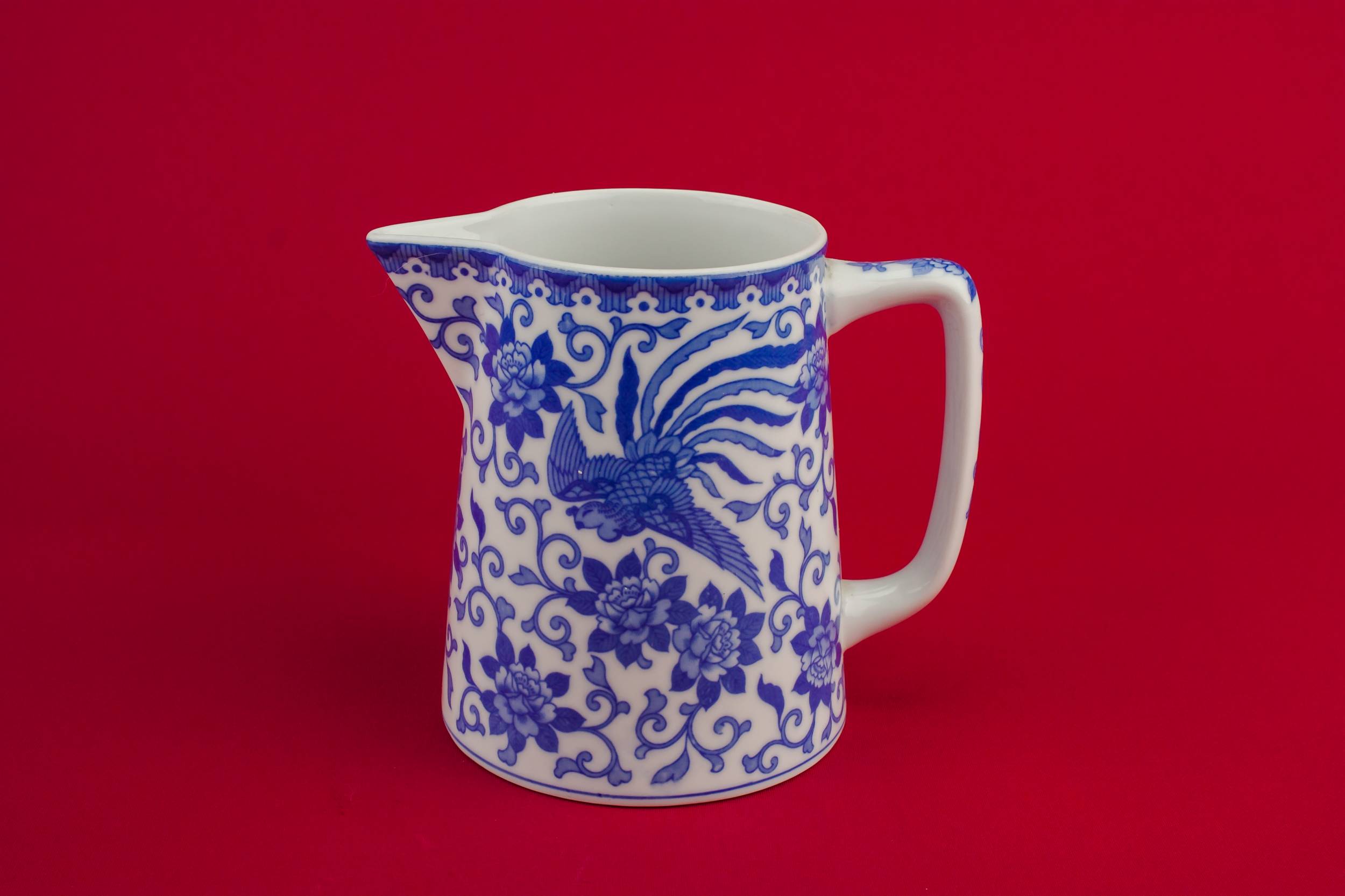 Elegant Vintage Floral — Retro porcelain creamer