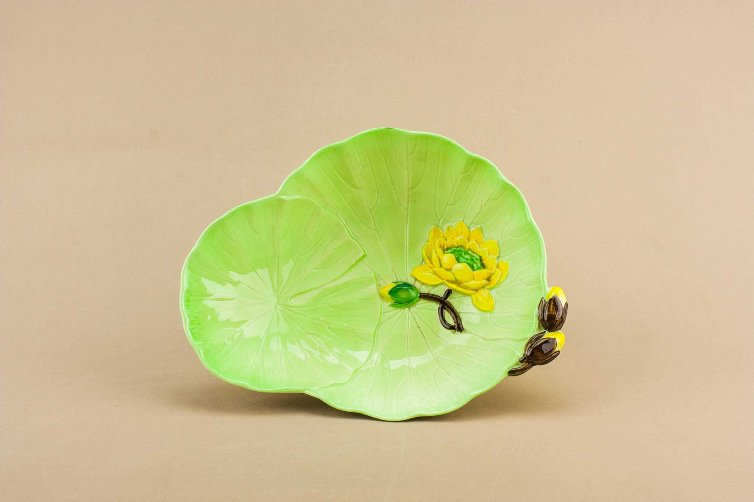 Vintage Charming Australian — Lily shaped Carlton bowl
