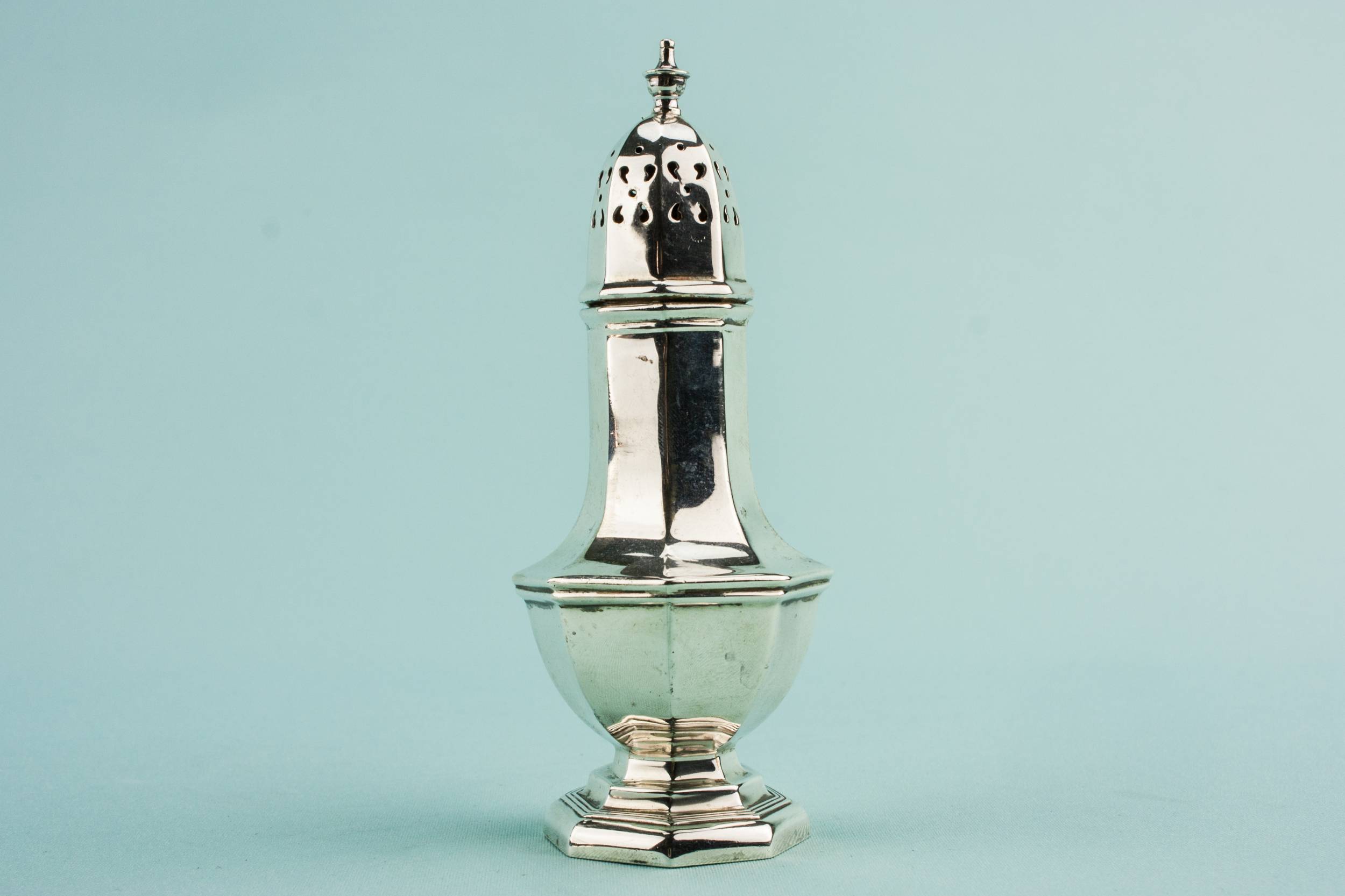 Sterling Silver Walker — Medium sugar caster 1
