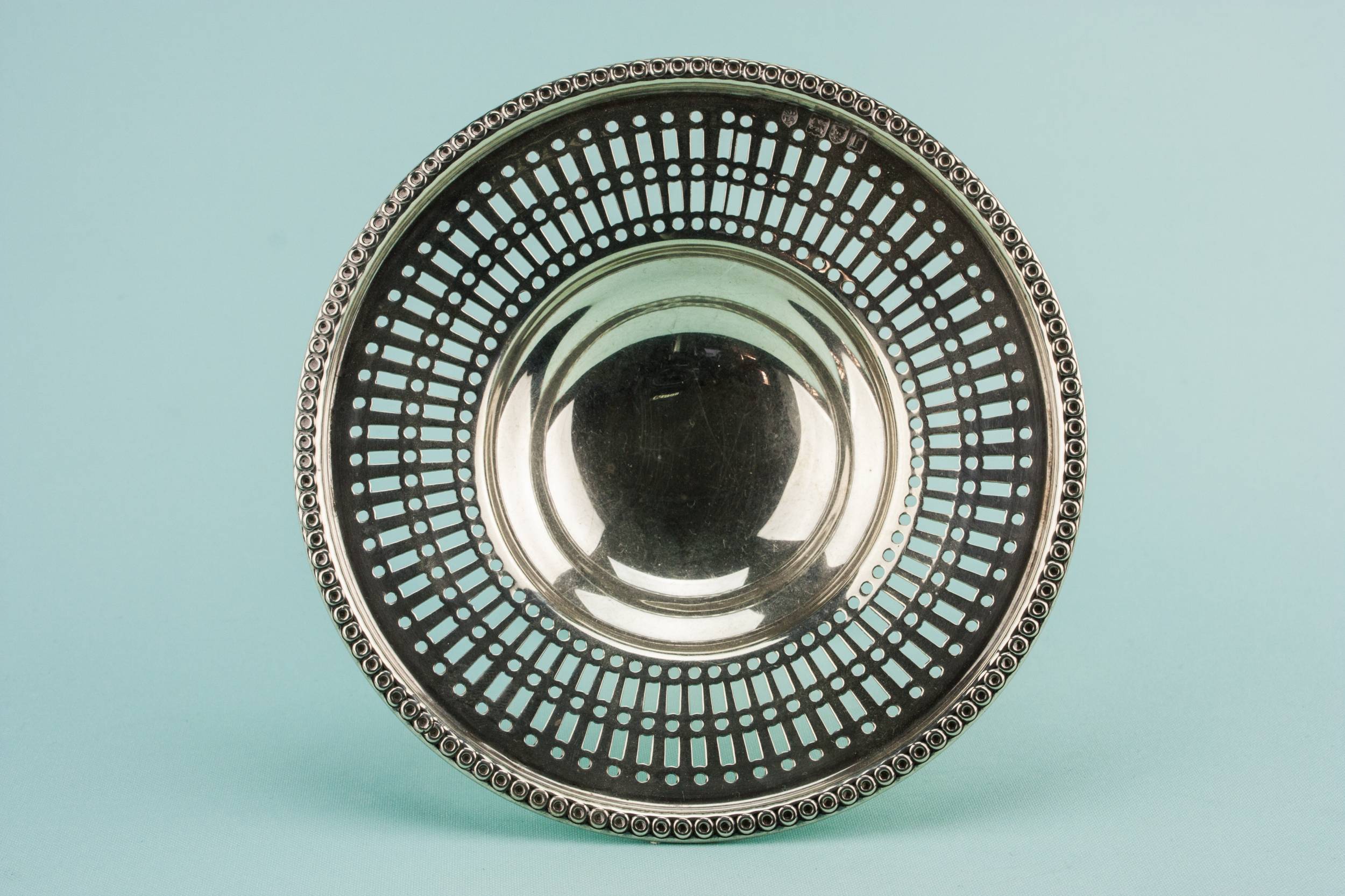 Neo-Classical Antique Pierced — Sterling silver cake stand 1