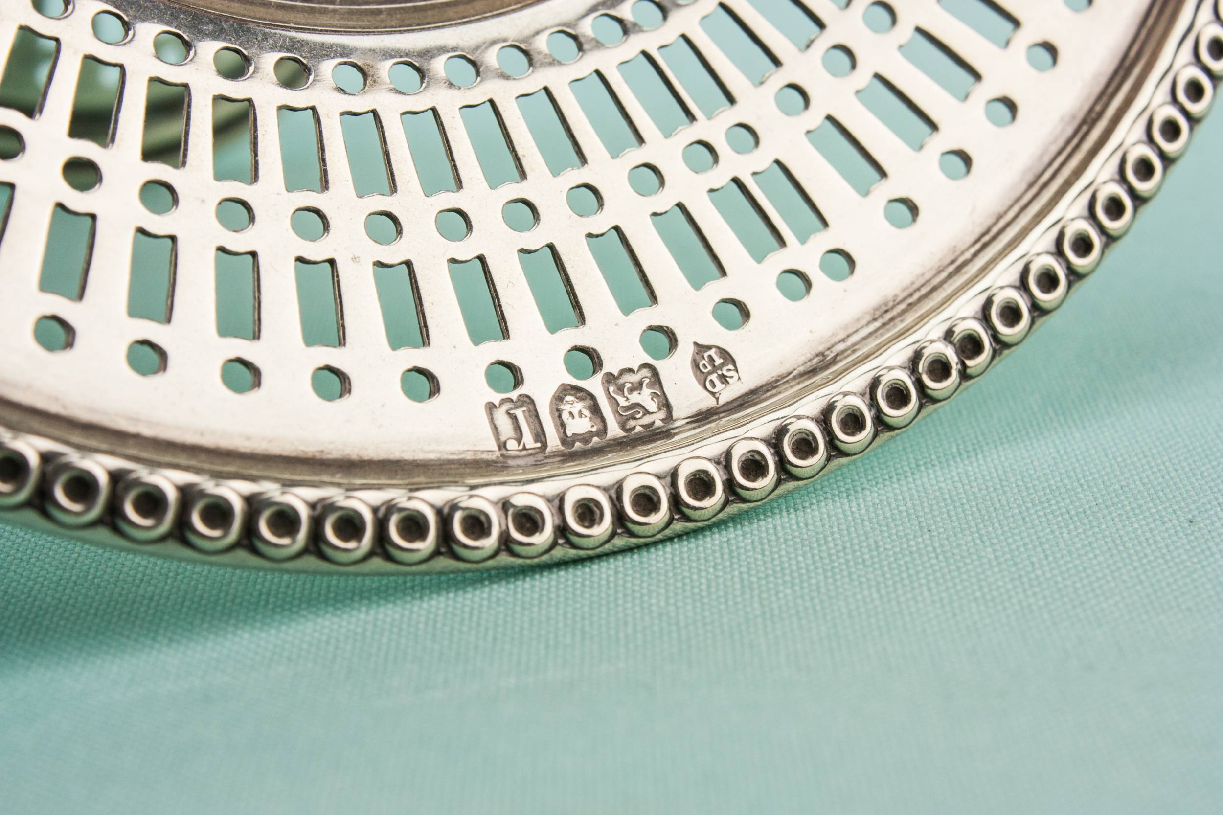 Neo-Classical Antique Pierced — Sterling silver cake stand 3