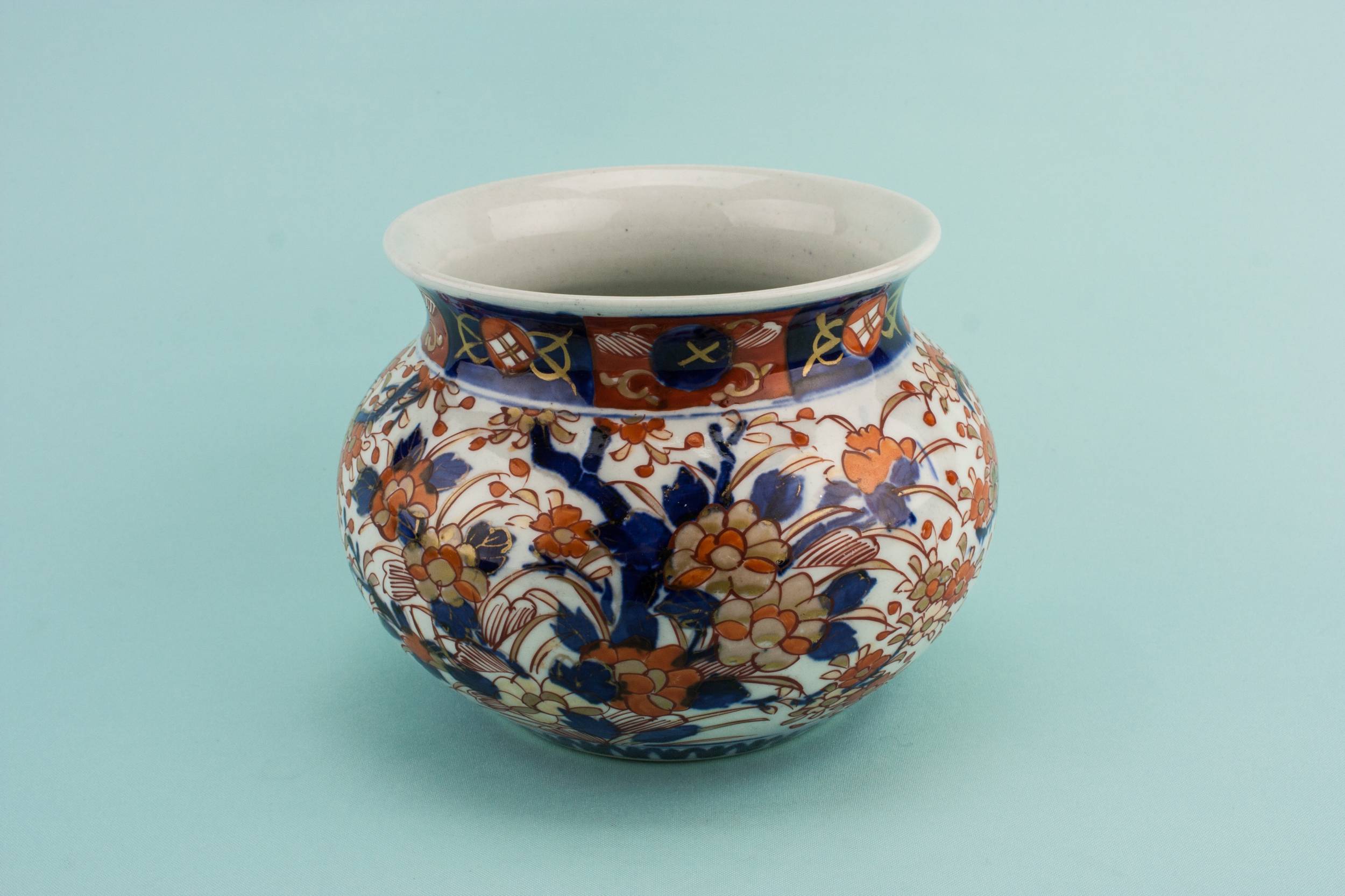 Porcelain Antique Floral — Imari porcelain vase