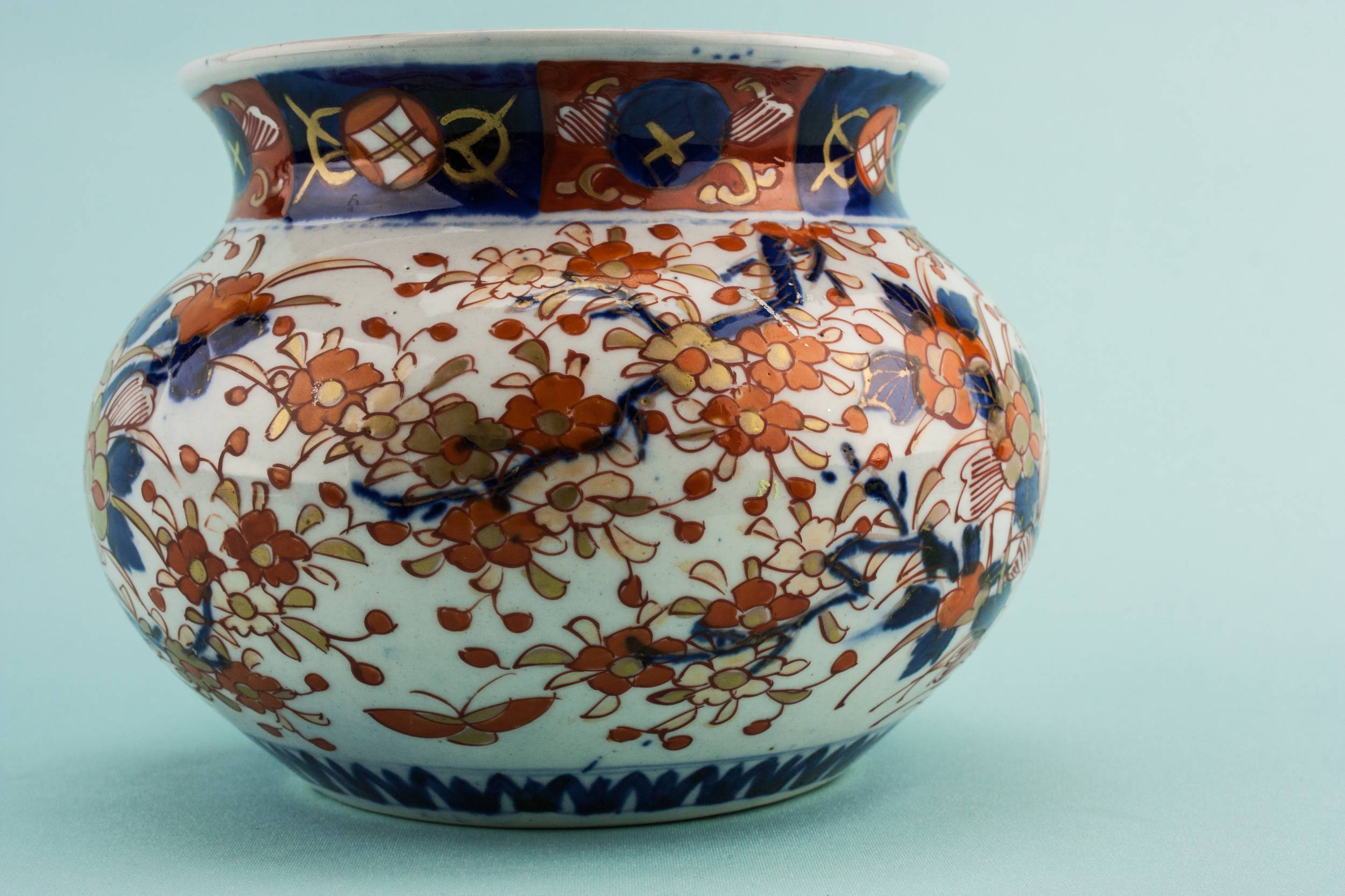 Porcelain Antique Floral — Imari porcelain vase 1